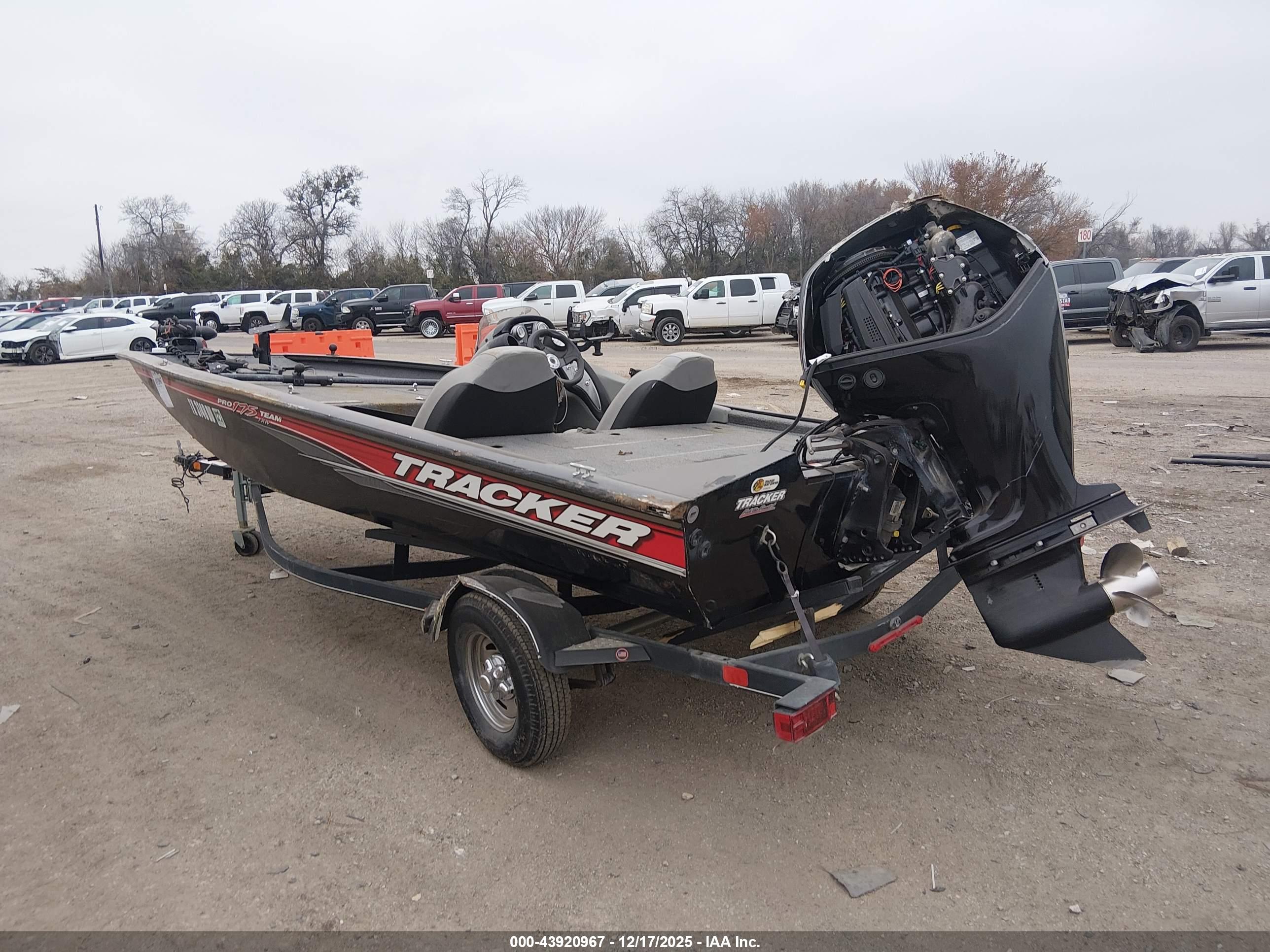TRACKER 17' image 3