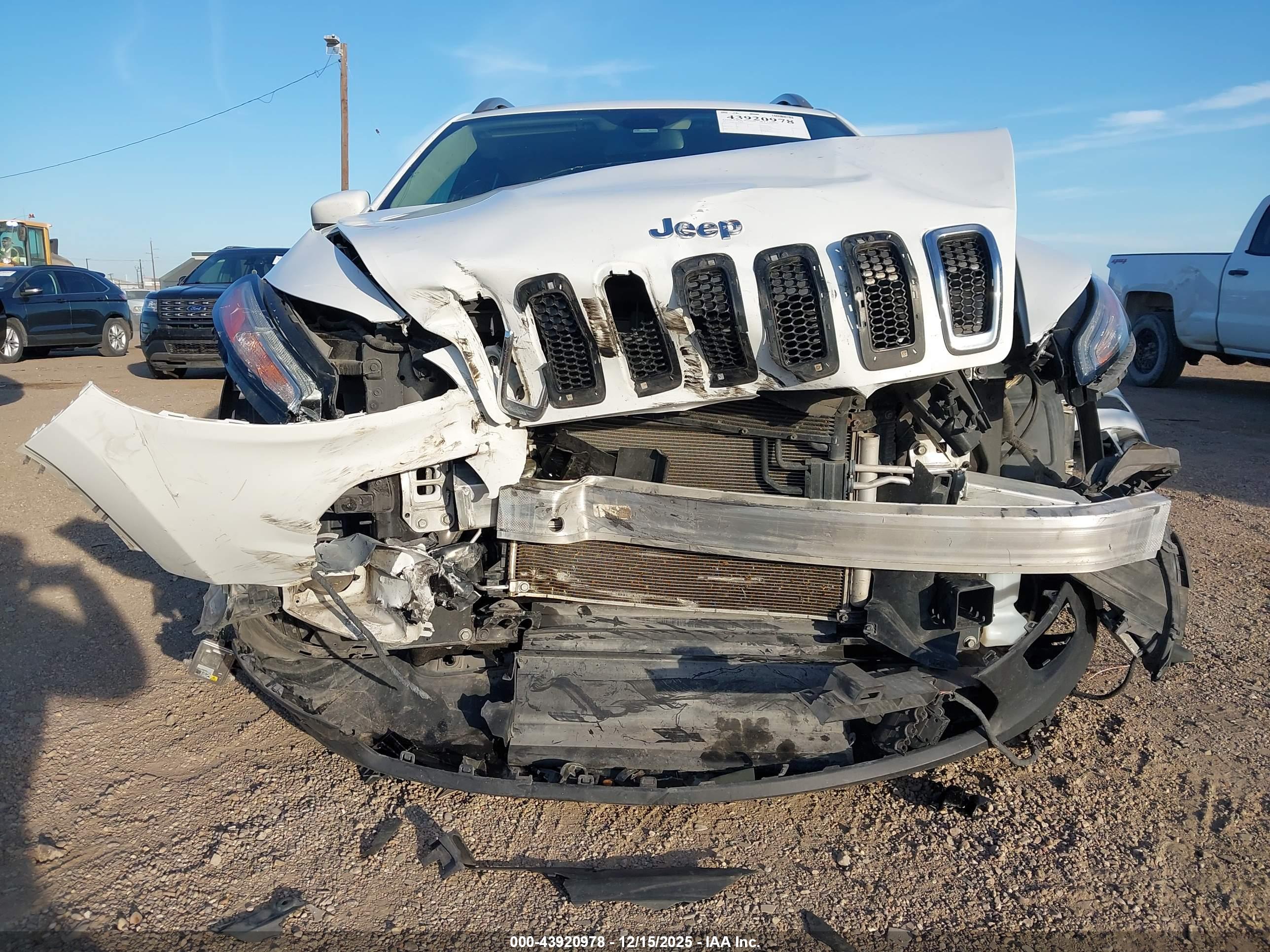 JEEP CHEROKEE image 6