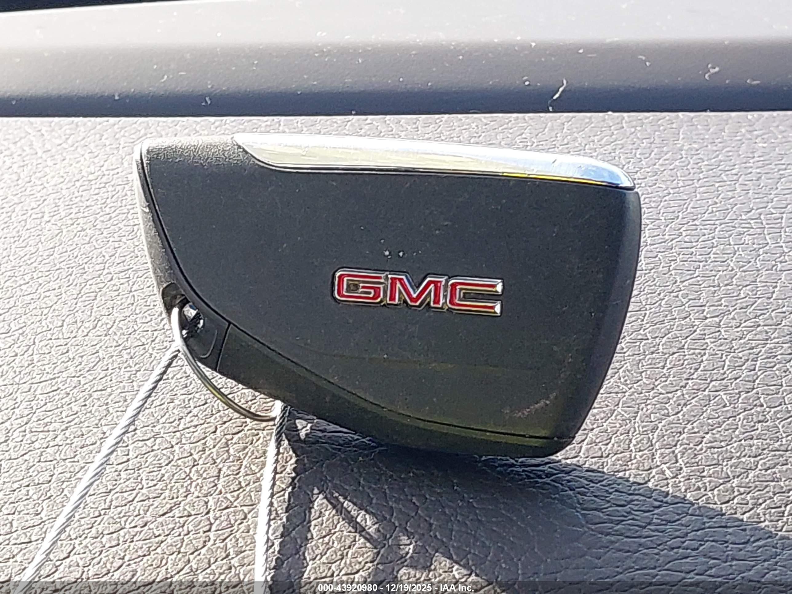 GMC YUKON image 11