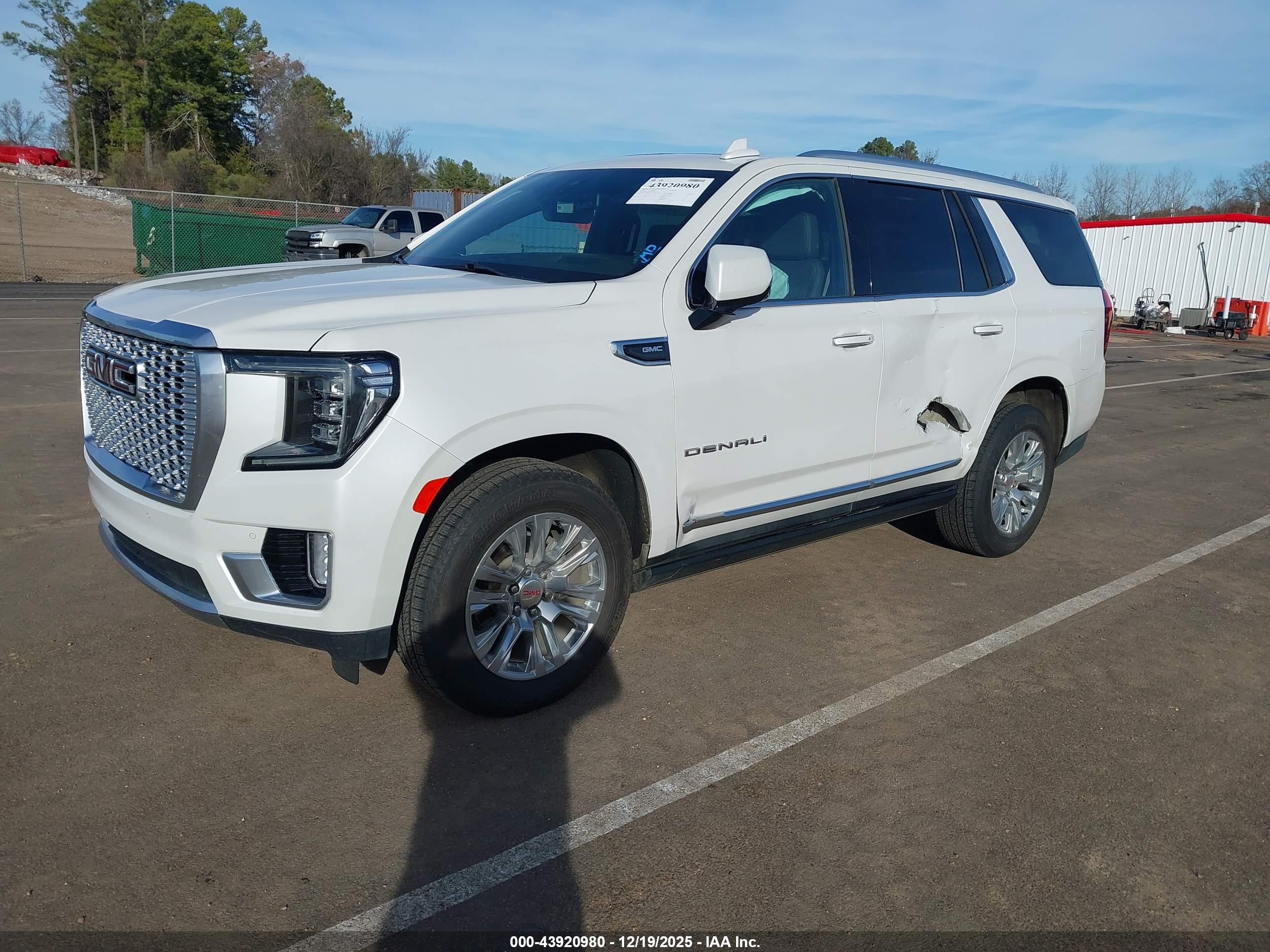 GMC YUKON image 2