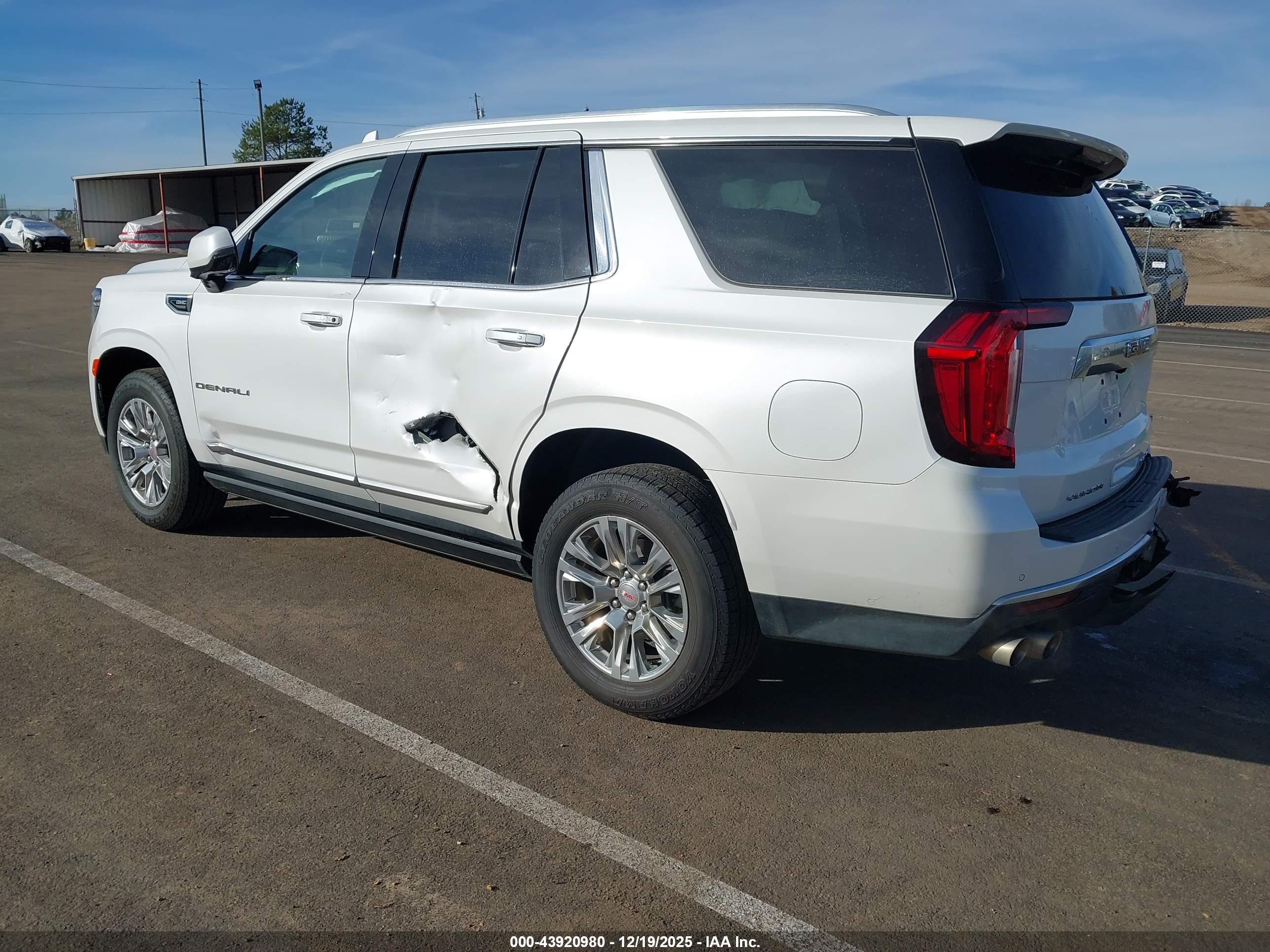 GMC YUKON image 3