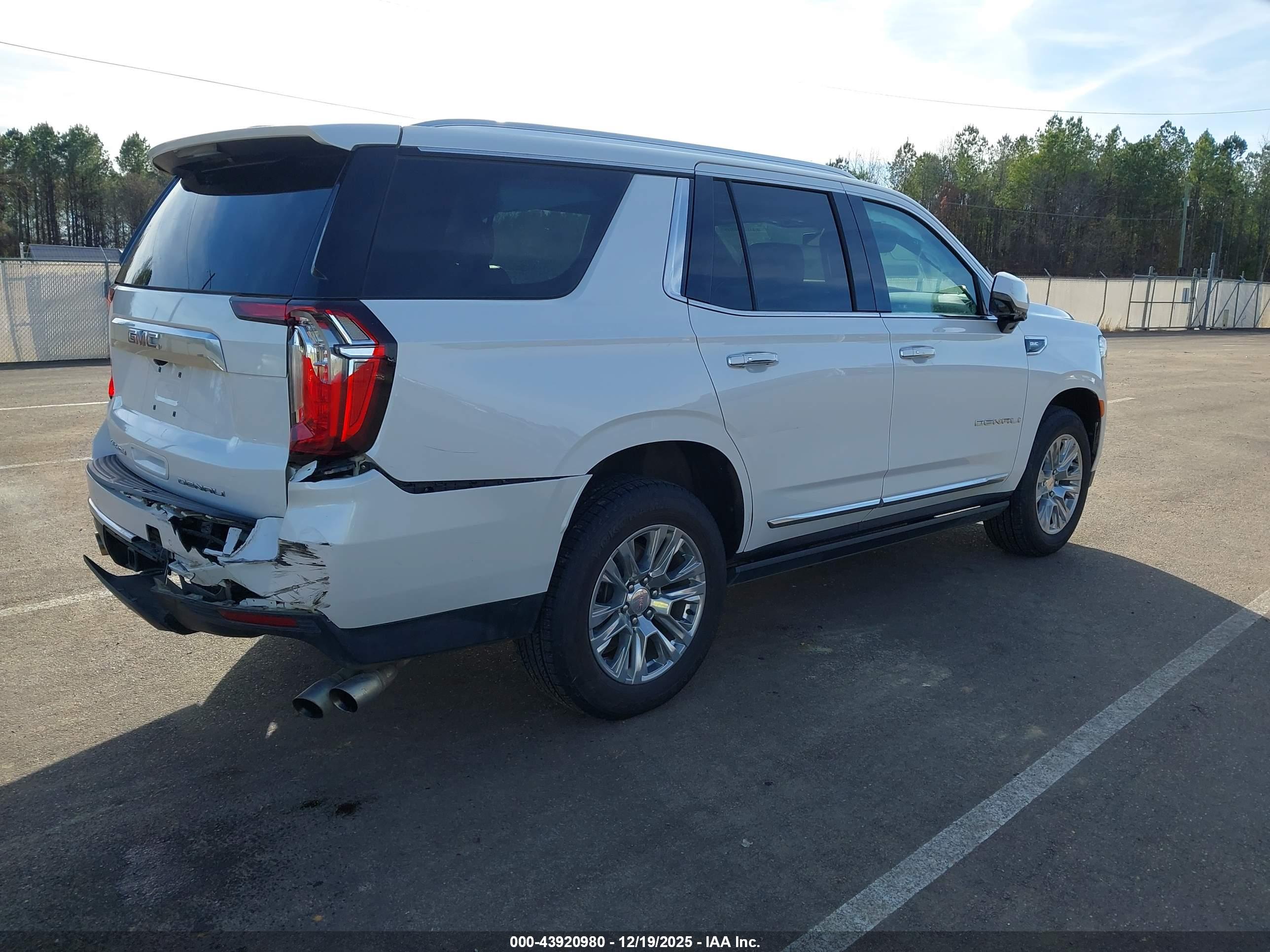 GMC YUKON image 4