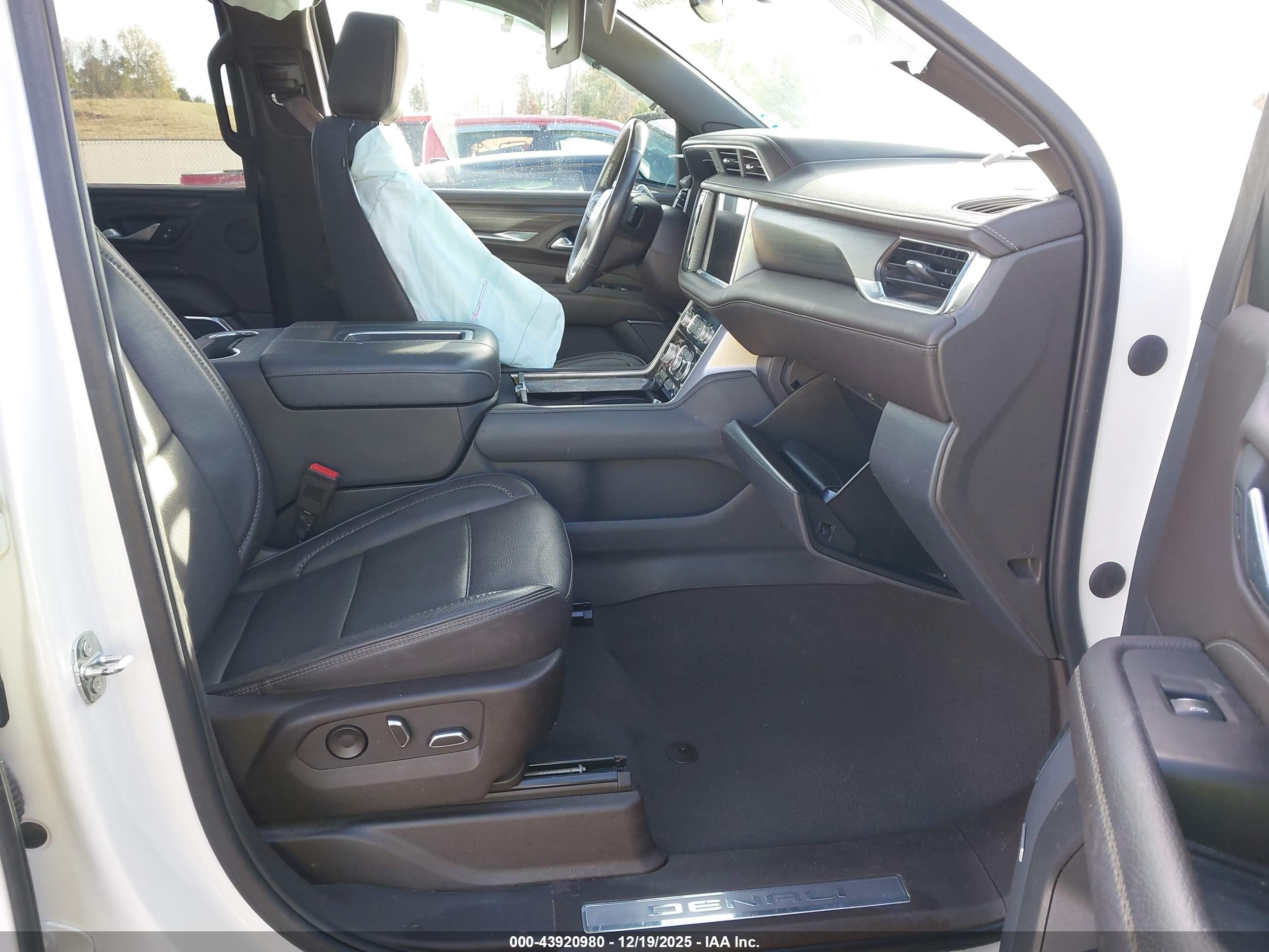 GMC YUKON image 5