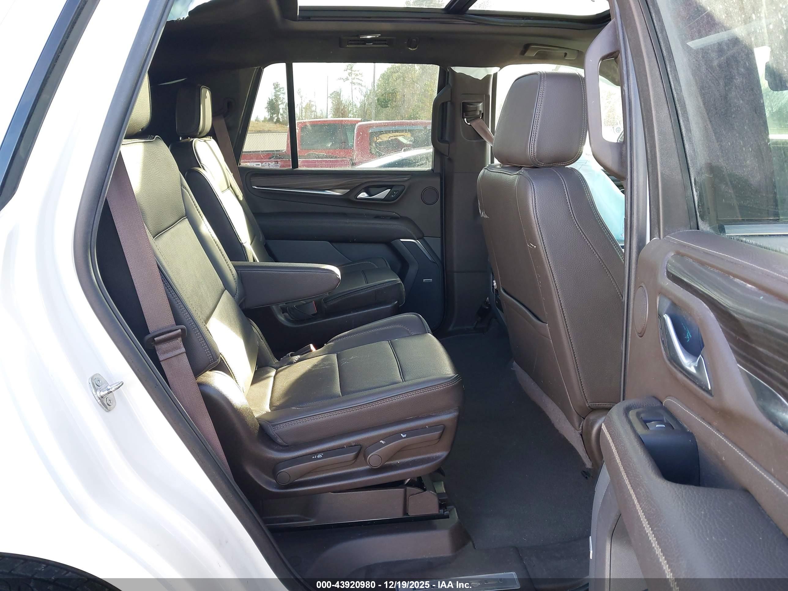 GMC YUKON image 8