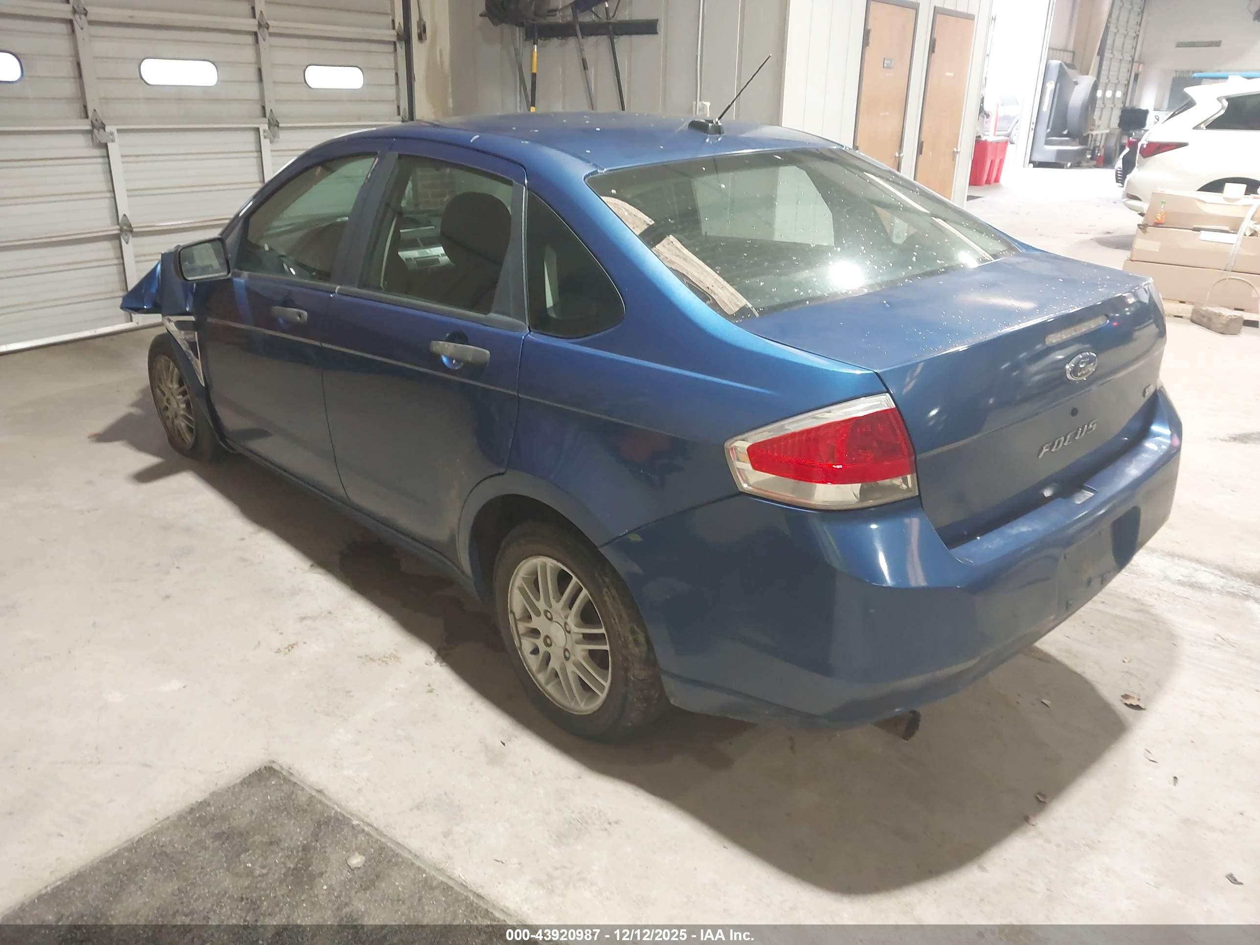 FORD FOCUS image 3