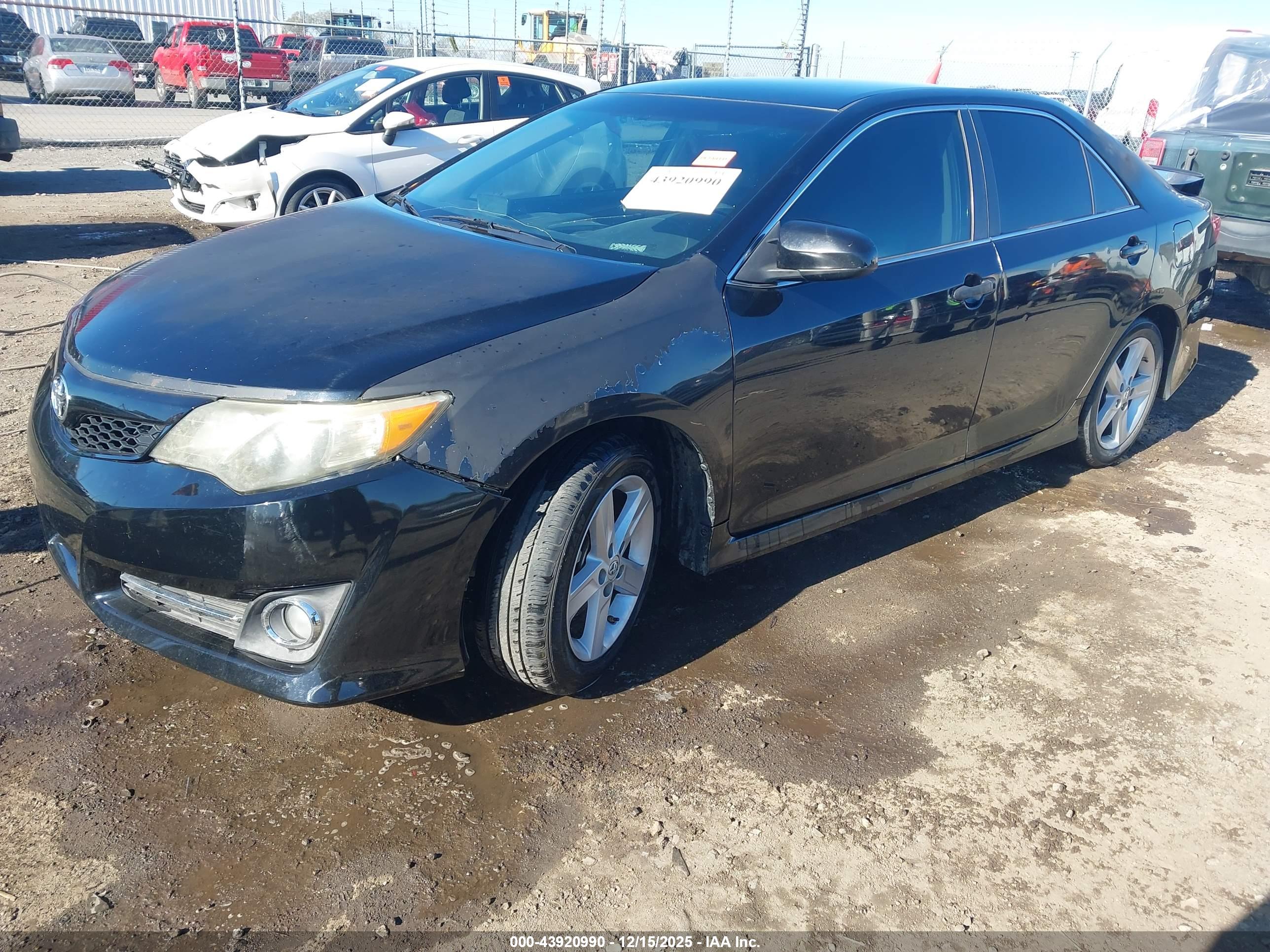 TOYOTA CAMRY image 2