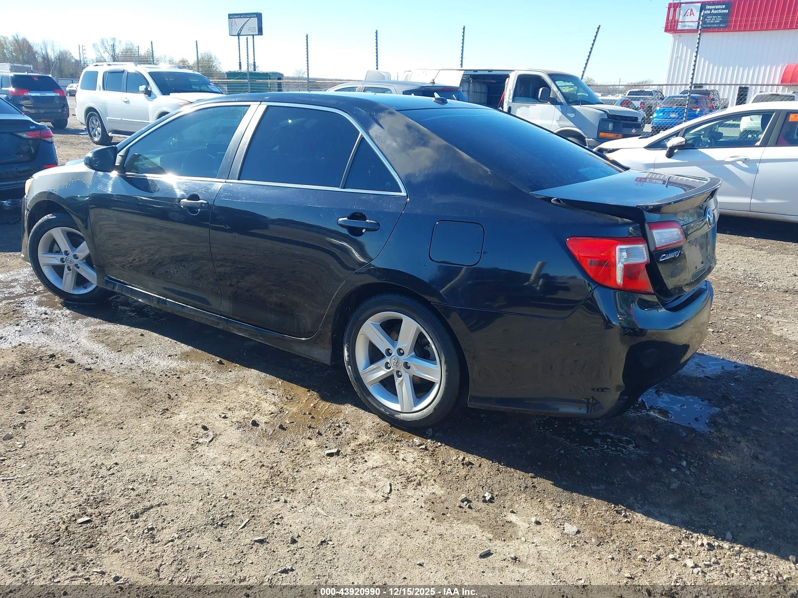 TOYOTA CAMRY image 3