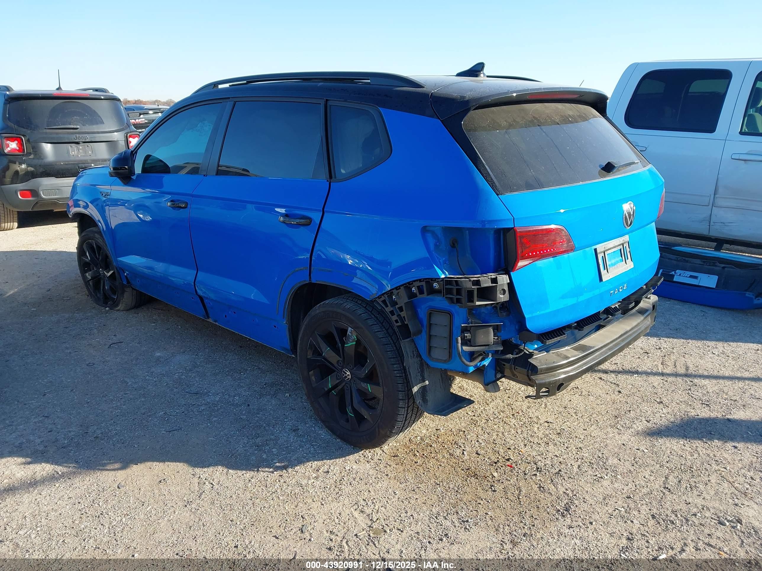 VOLKSWAGEN TAOS image 3
