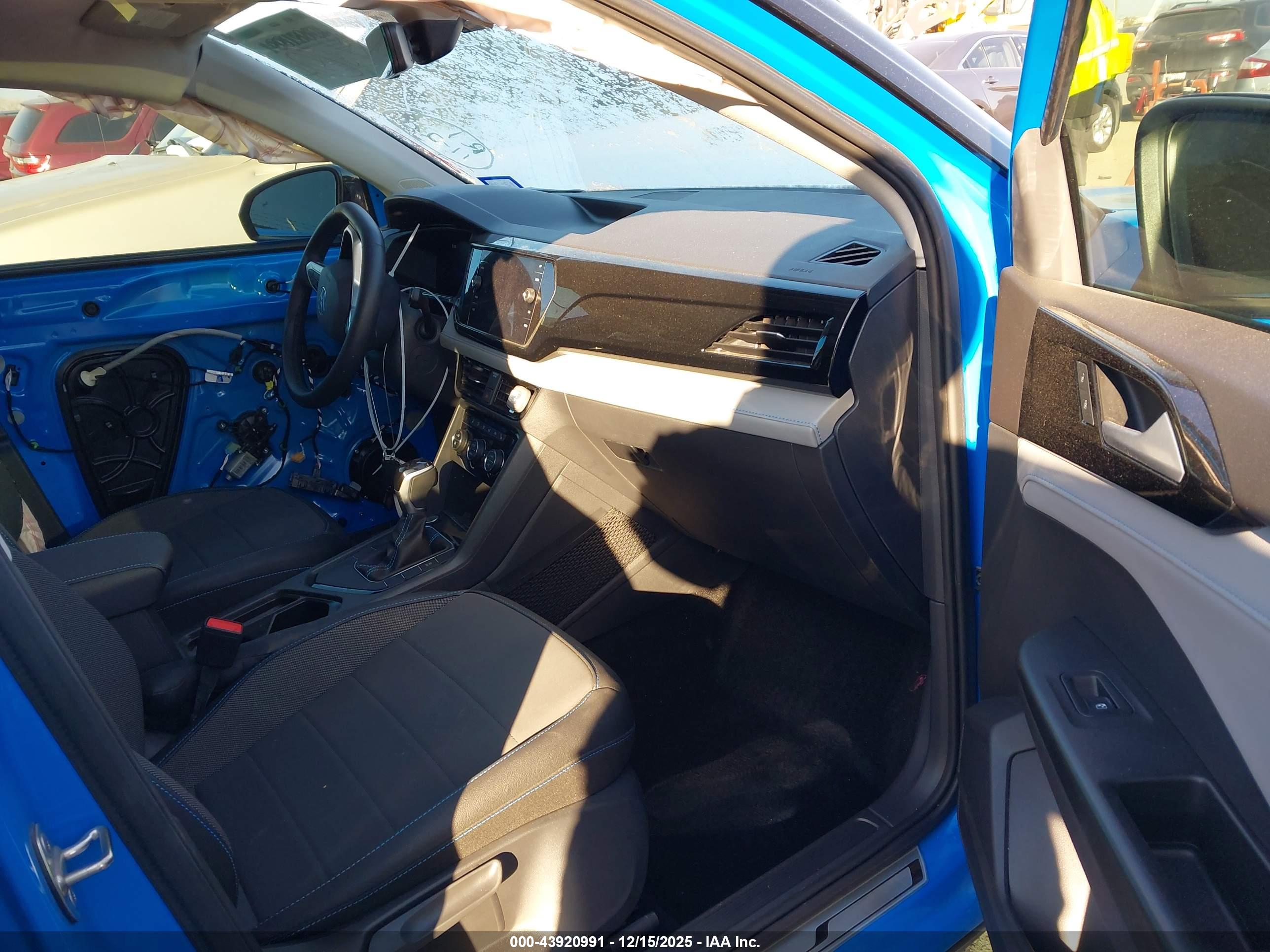VOLKSWAGEN TAOS image 5