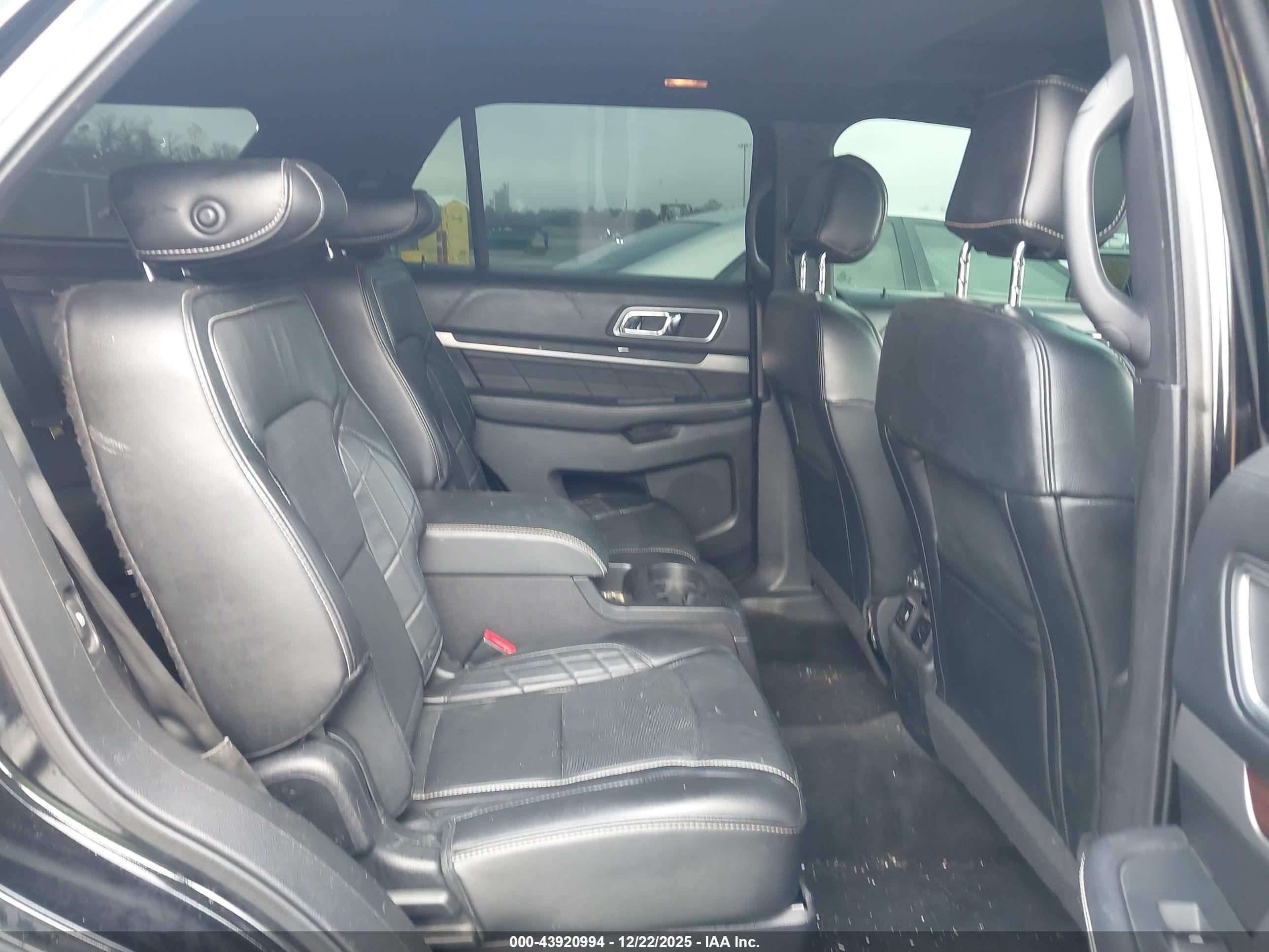 FORD EXPLORER image 8