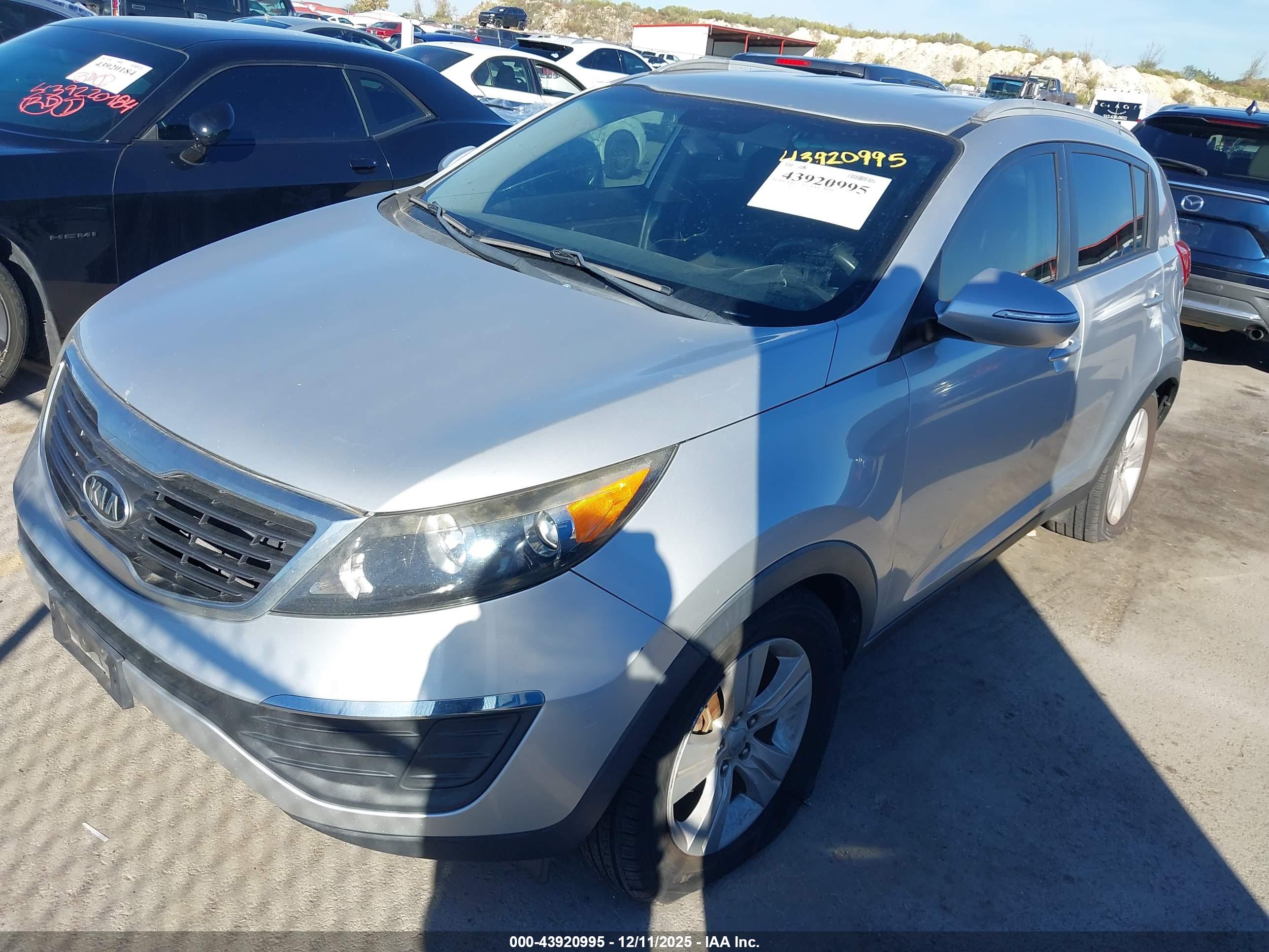 KIA SPORTAGE image 2