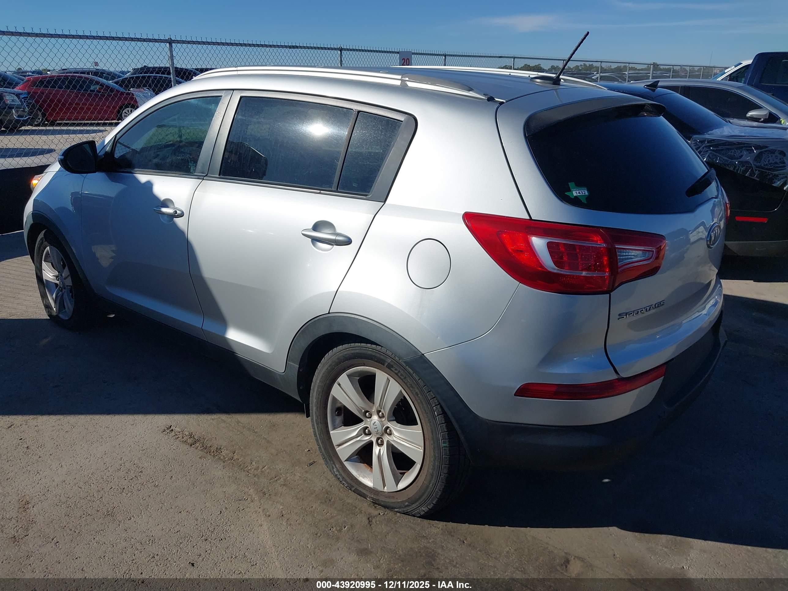 KIA SPORTAGE image 3