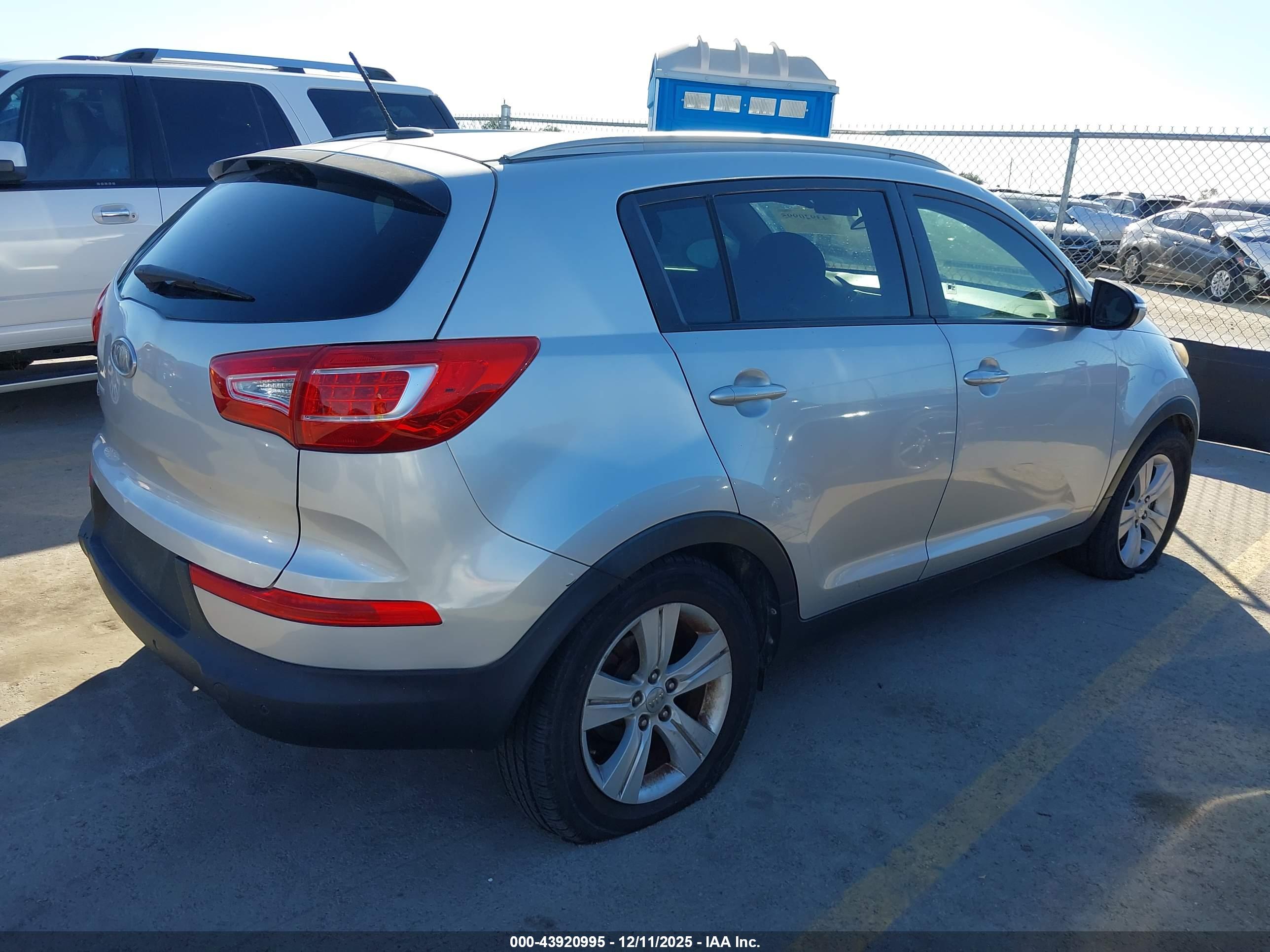 KIA SPORTAGE image 4