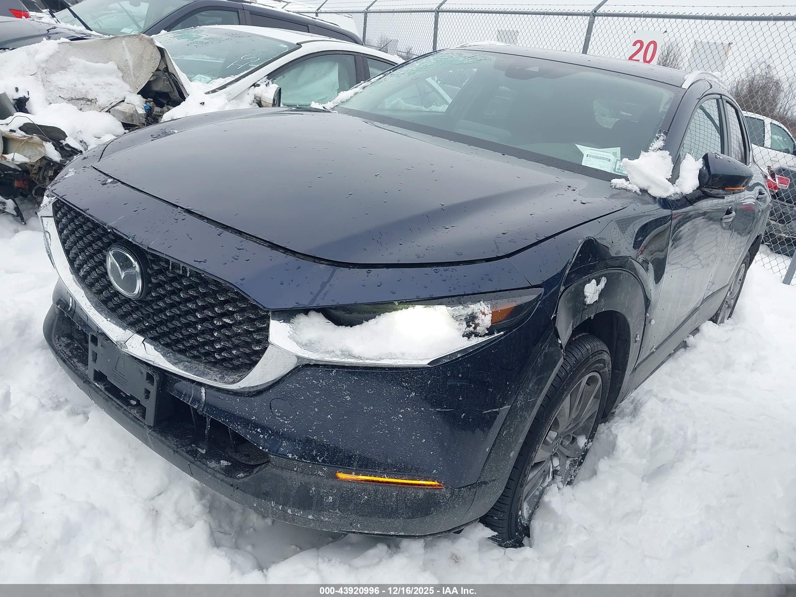 MAZDA CX-30 image 2