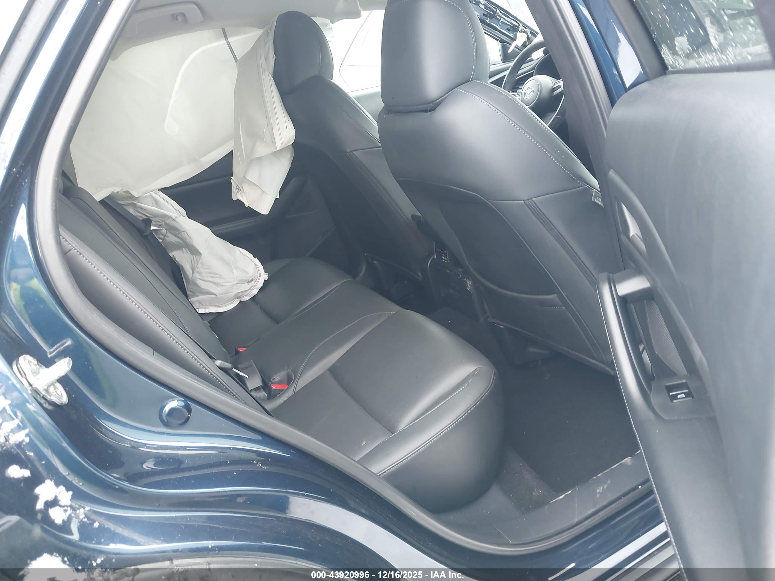 MAZDA CX-30 image 8