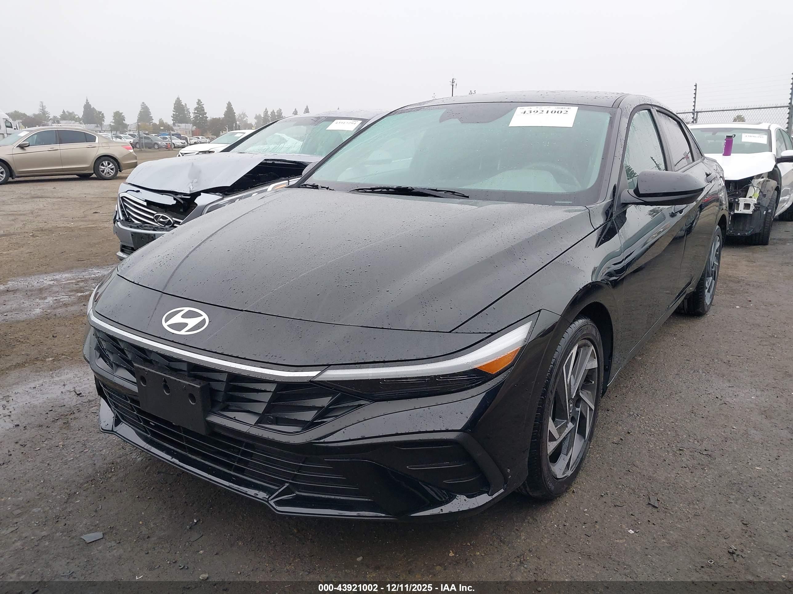 HYUNDAI ELANTRA image 2
