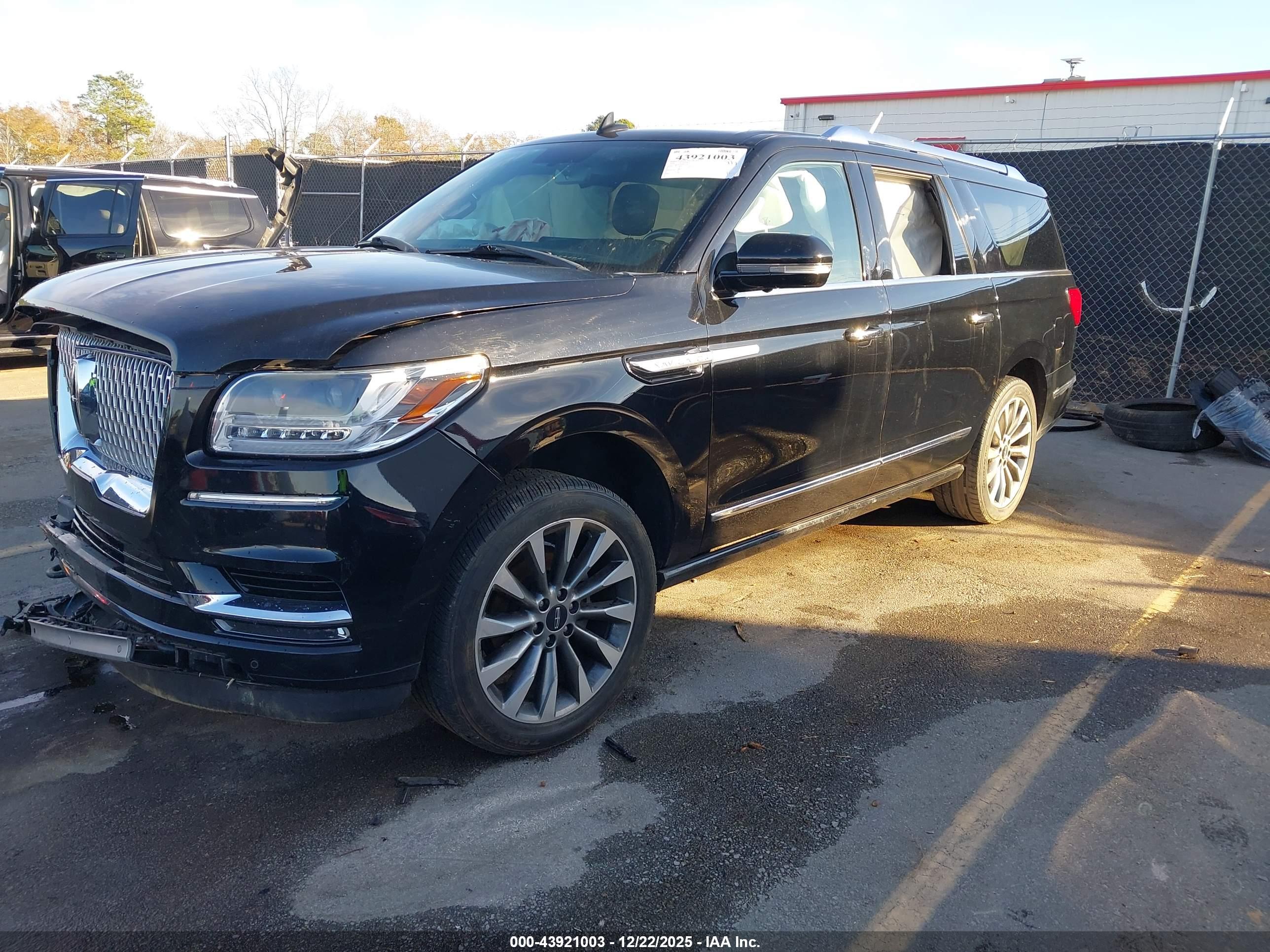 LINCOLN NAVIGATOR image 2
