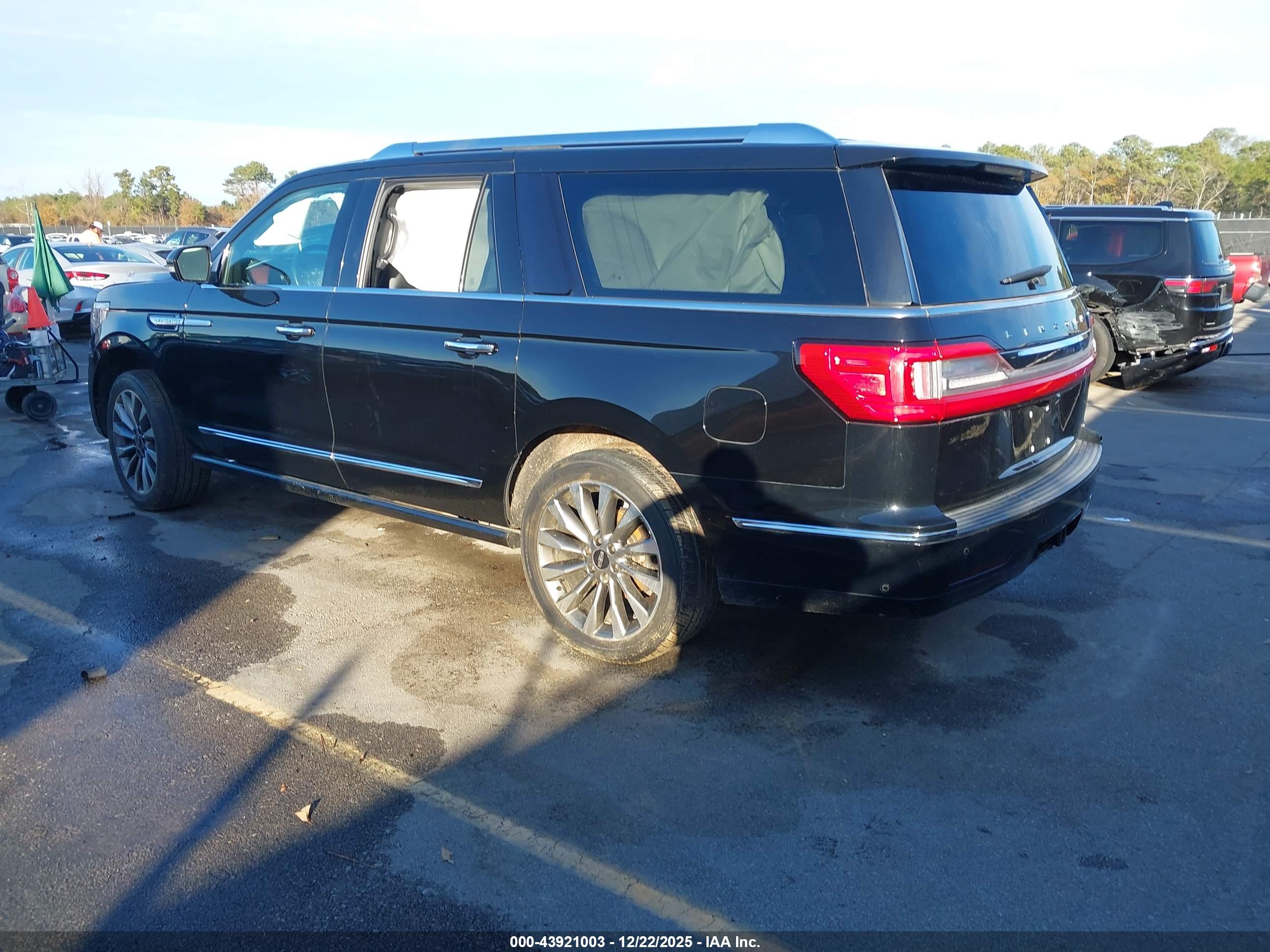 LINCOLN NAVIGATOR image 3
