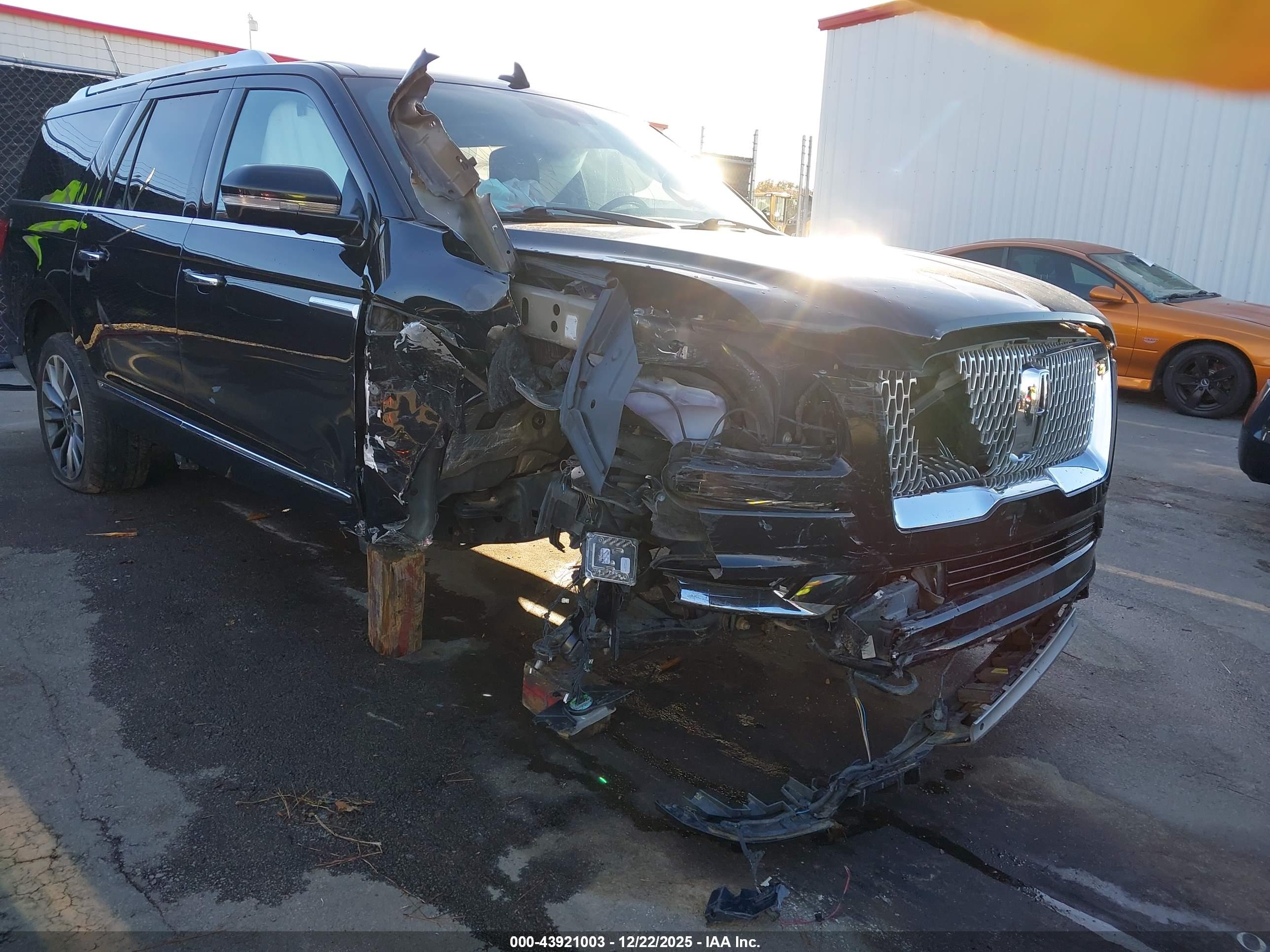 LINCOLN NAVIGATOR image 6