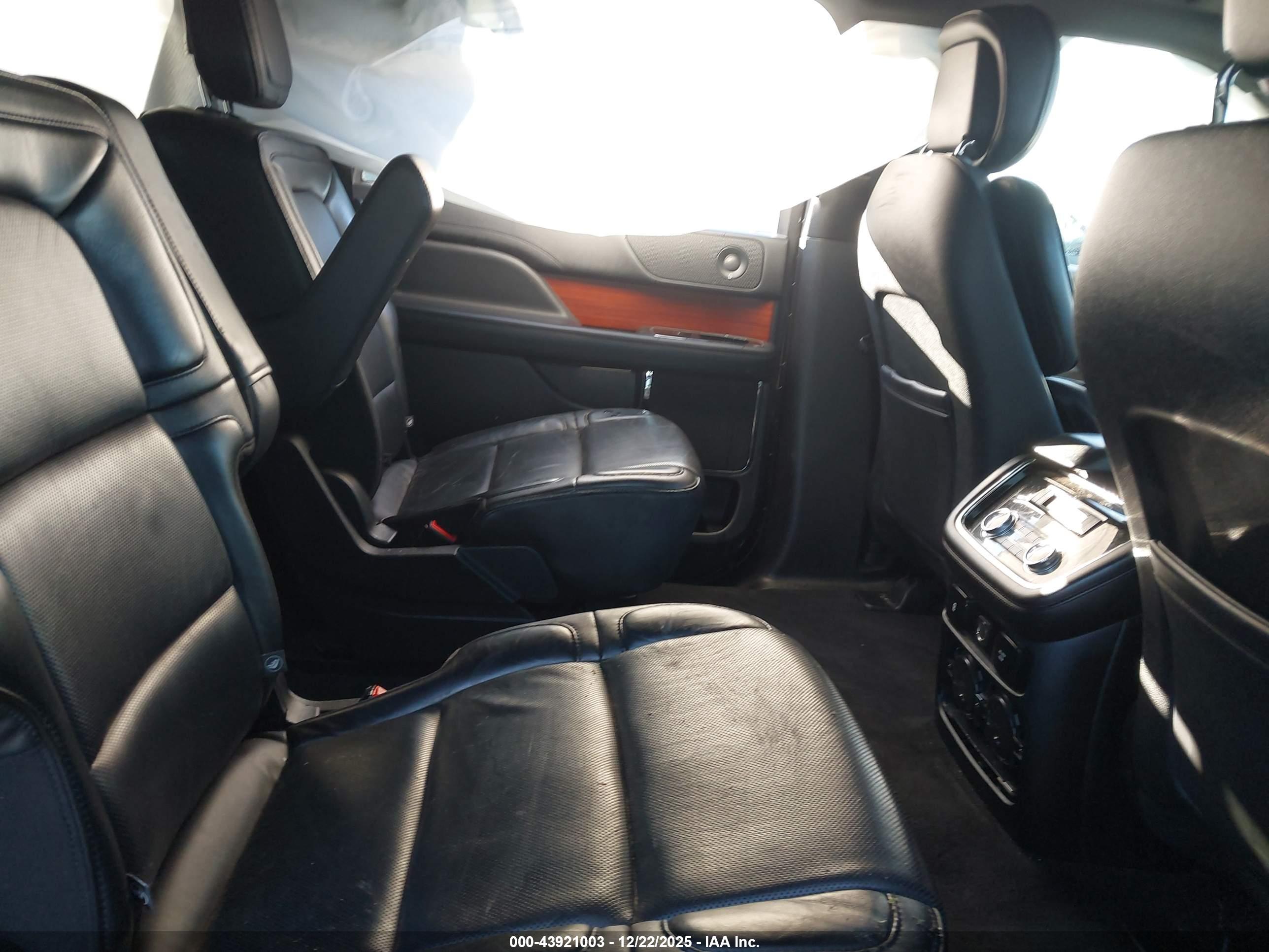 LINCOLN NAVIGATOR image 8