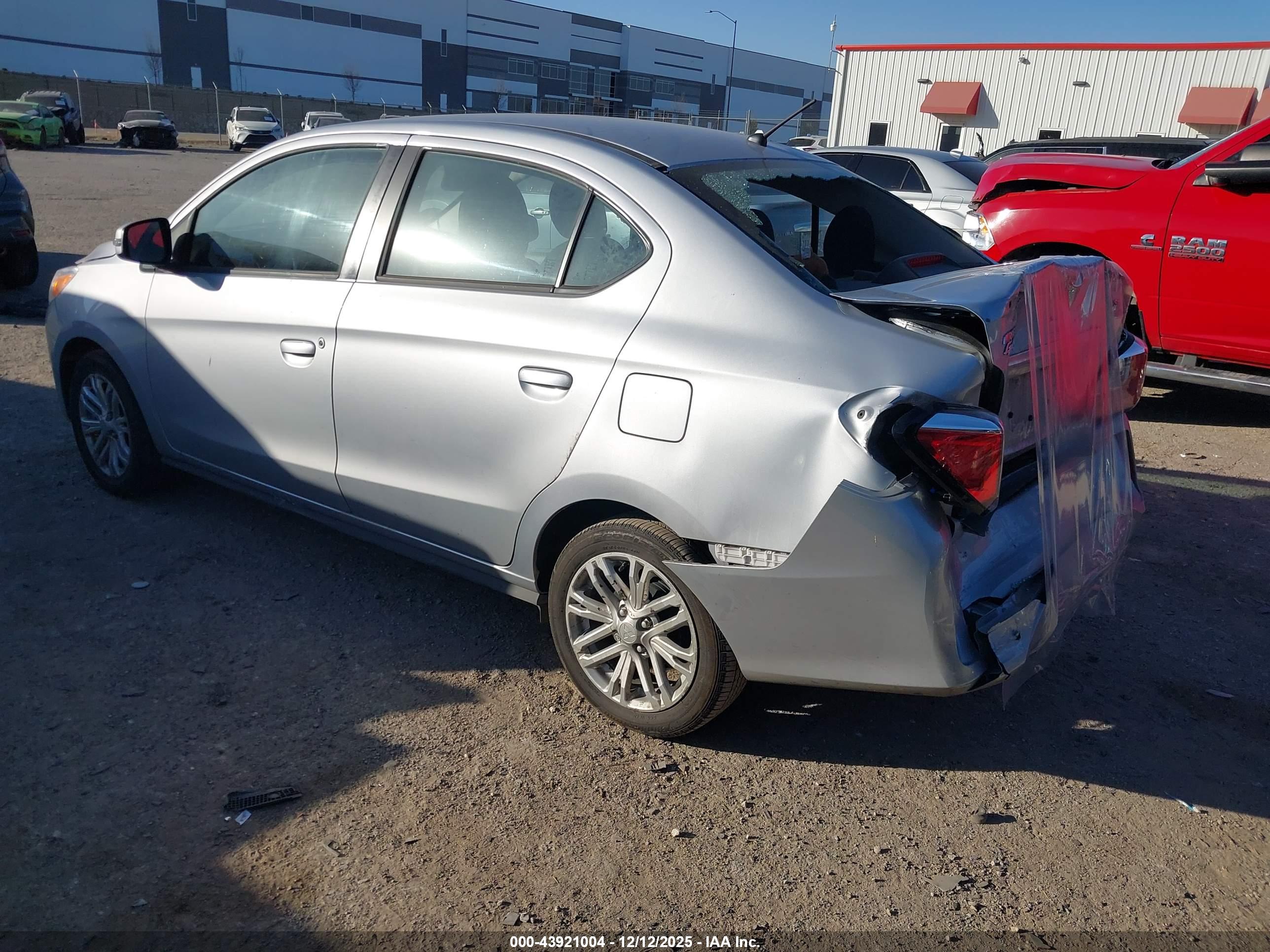 MITSUBISHI MIRAGE image 3