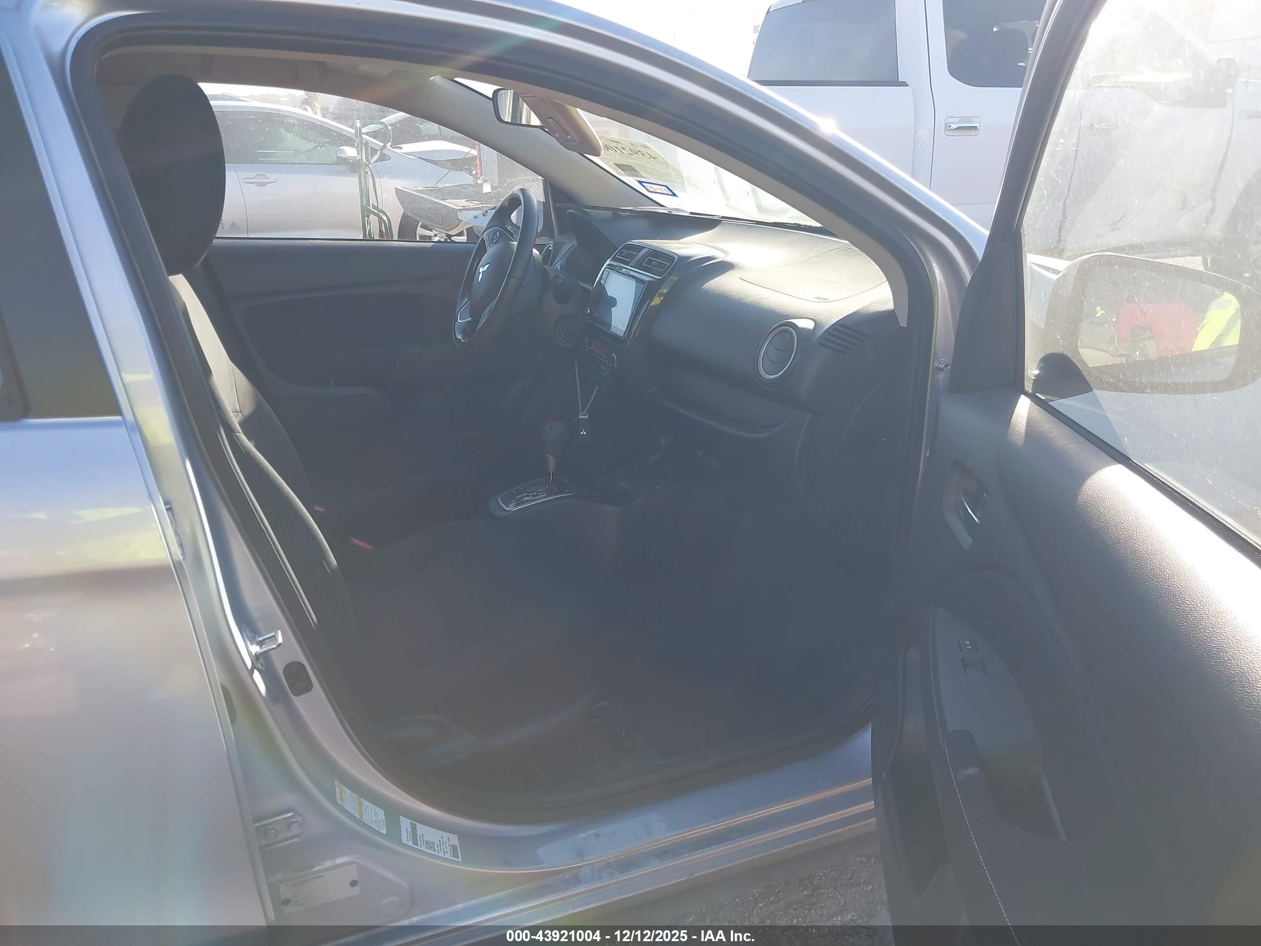 MITSUBISHI MIRAGE image 5