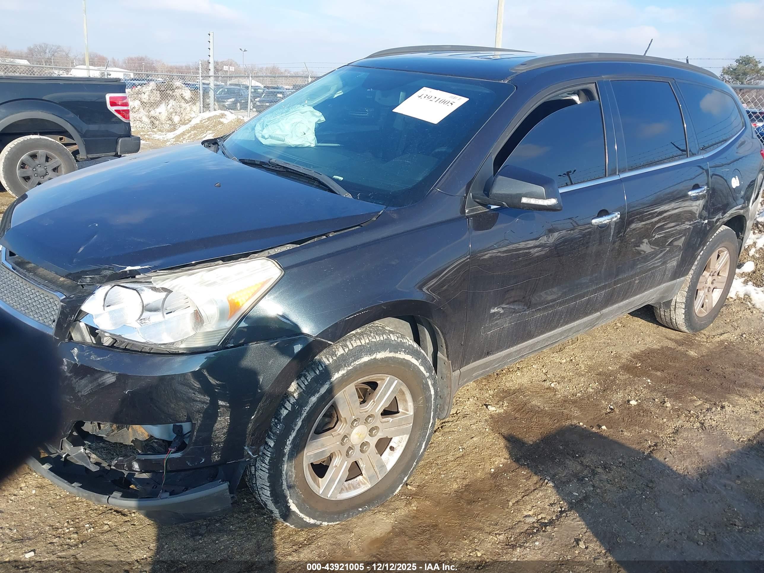 CHEVROLET TRAVERSE image 2
