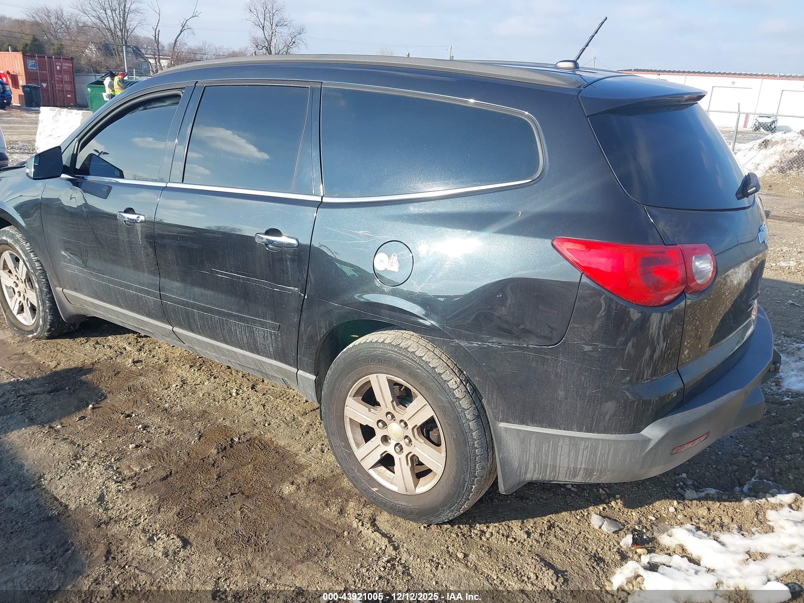 CHEVROLET TRAVERSE image 3