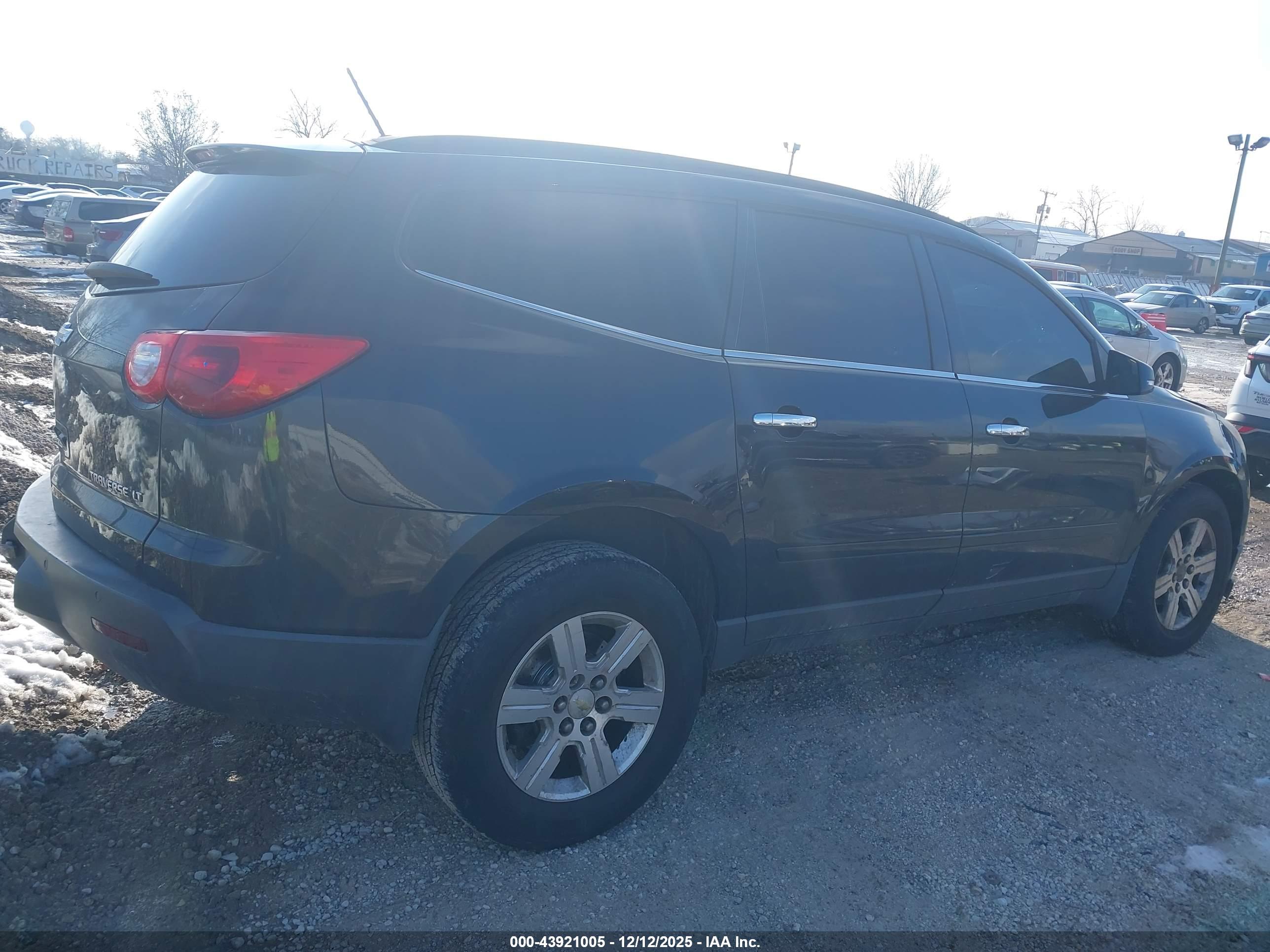CHEVROLET TRAVERSE image 4
