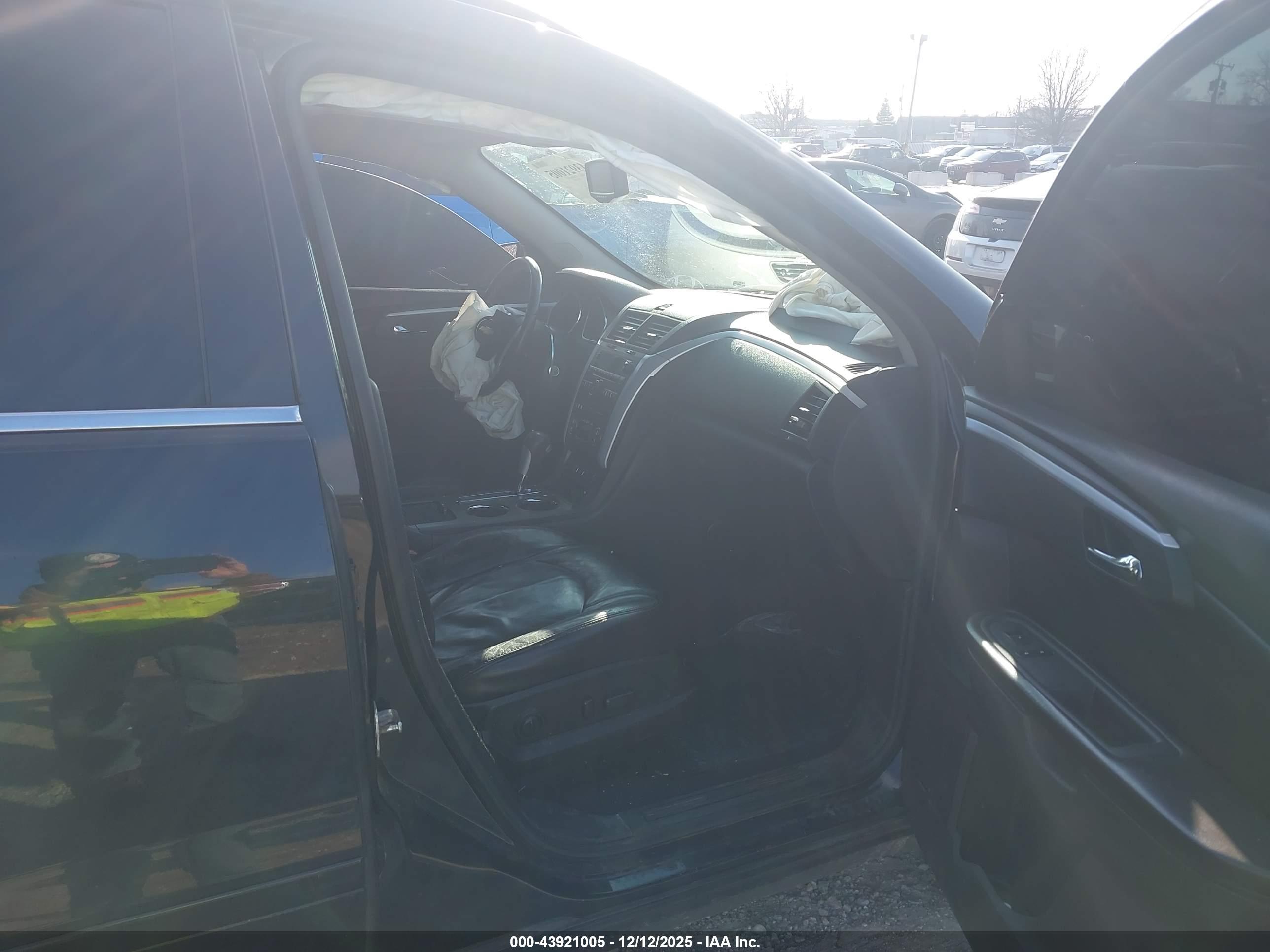 CHEVROLET TRAVERSE image 5