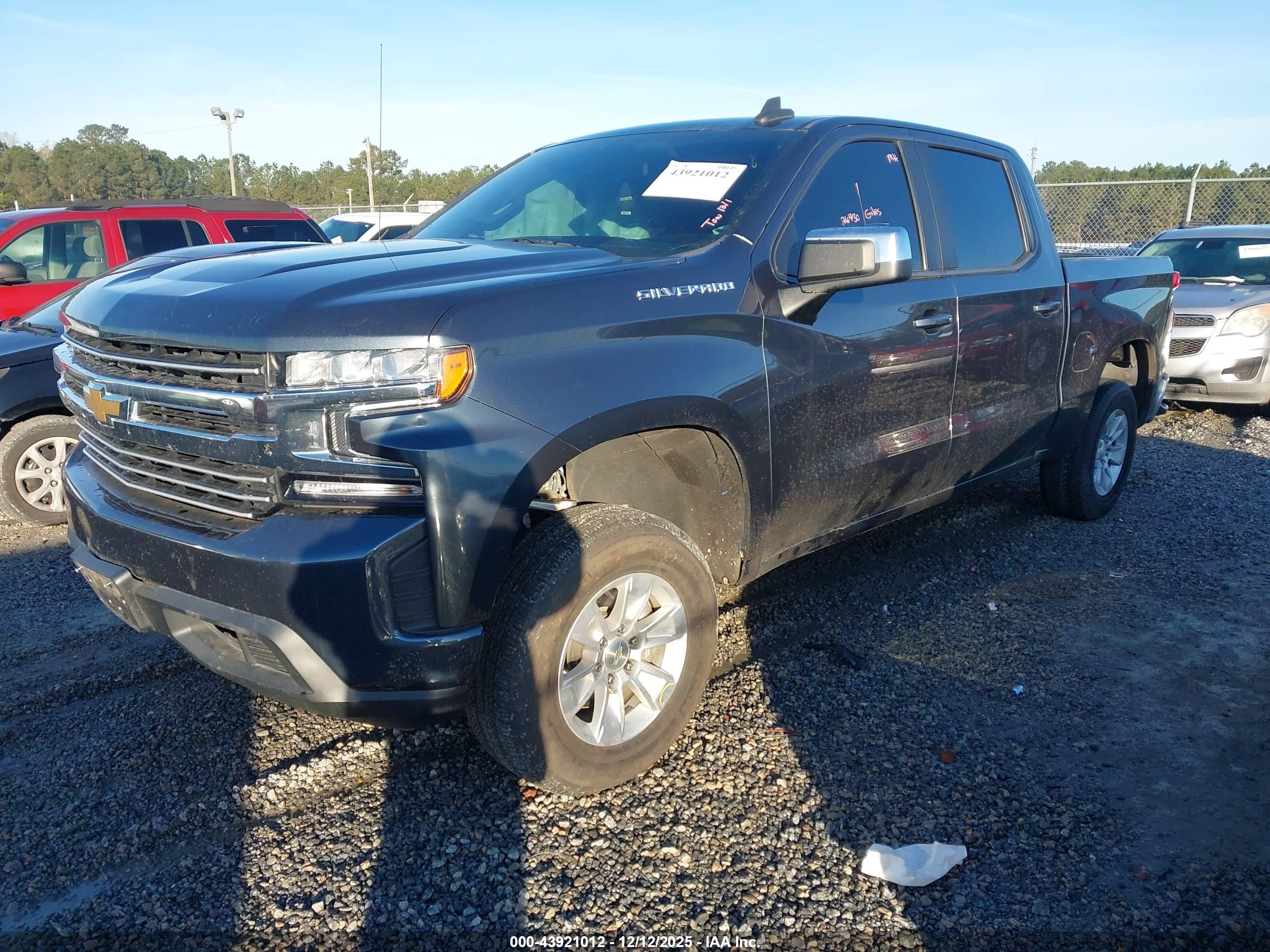 CHEVROLET SILVERADO image 2