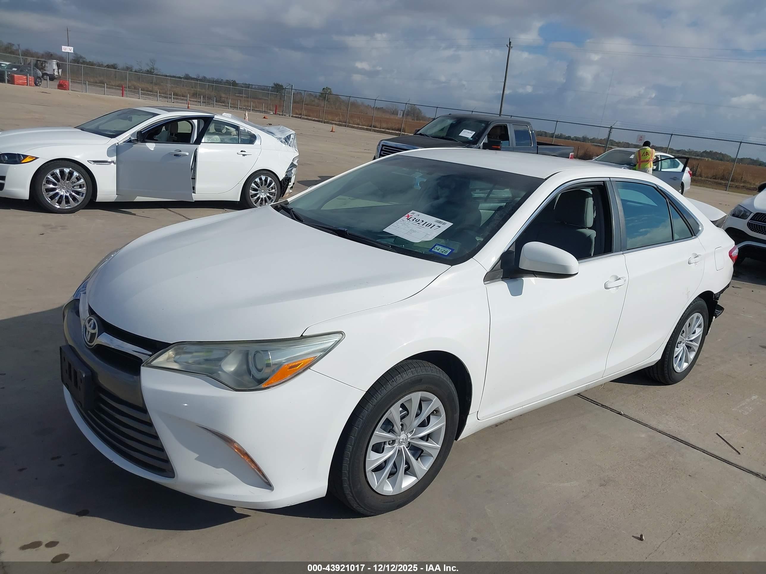 TOYOTA CAMRY image 2