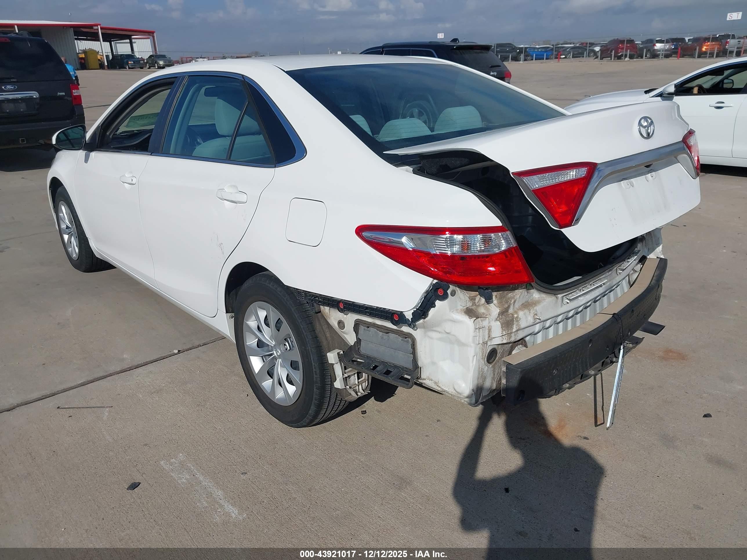 TOYOTA CAMRY image 3