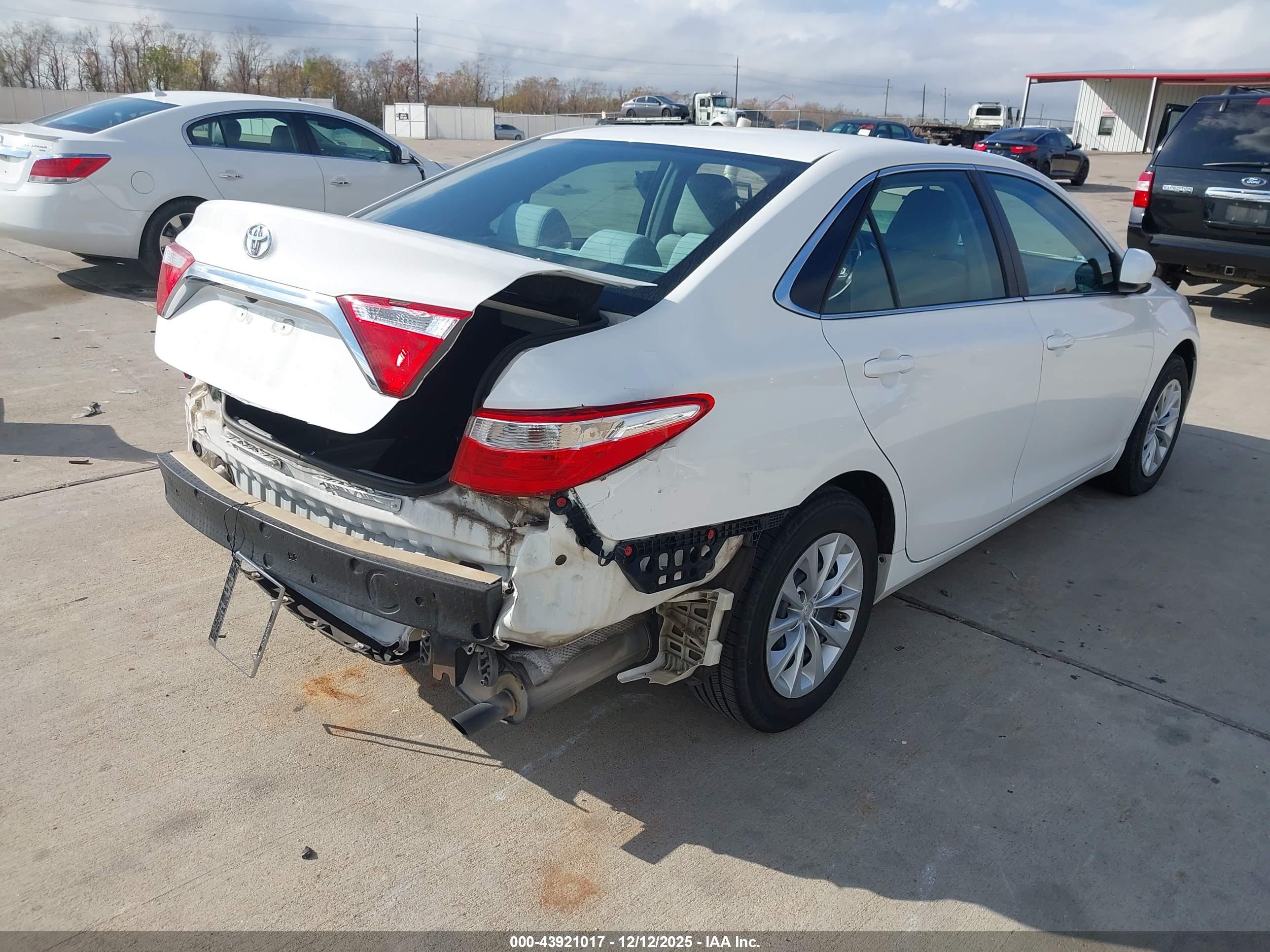 TOYOTA CAMRY image 4