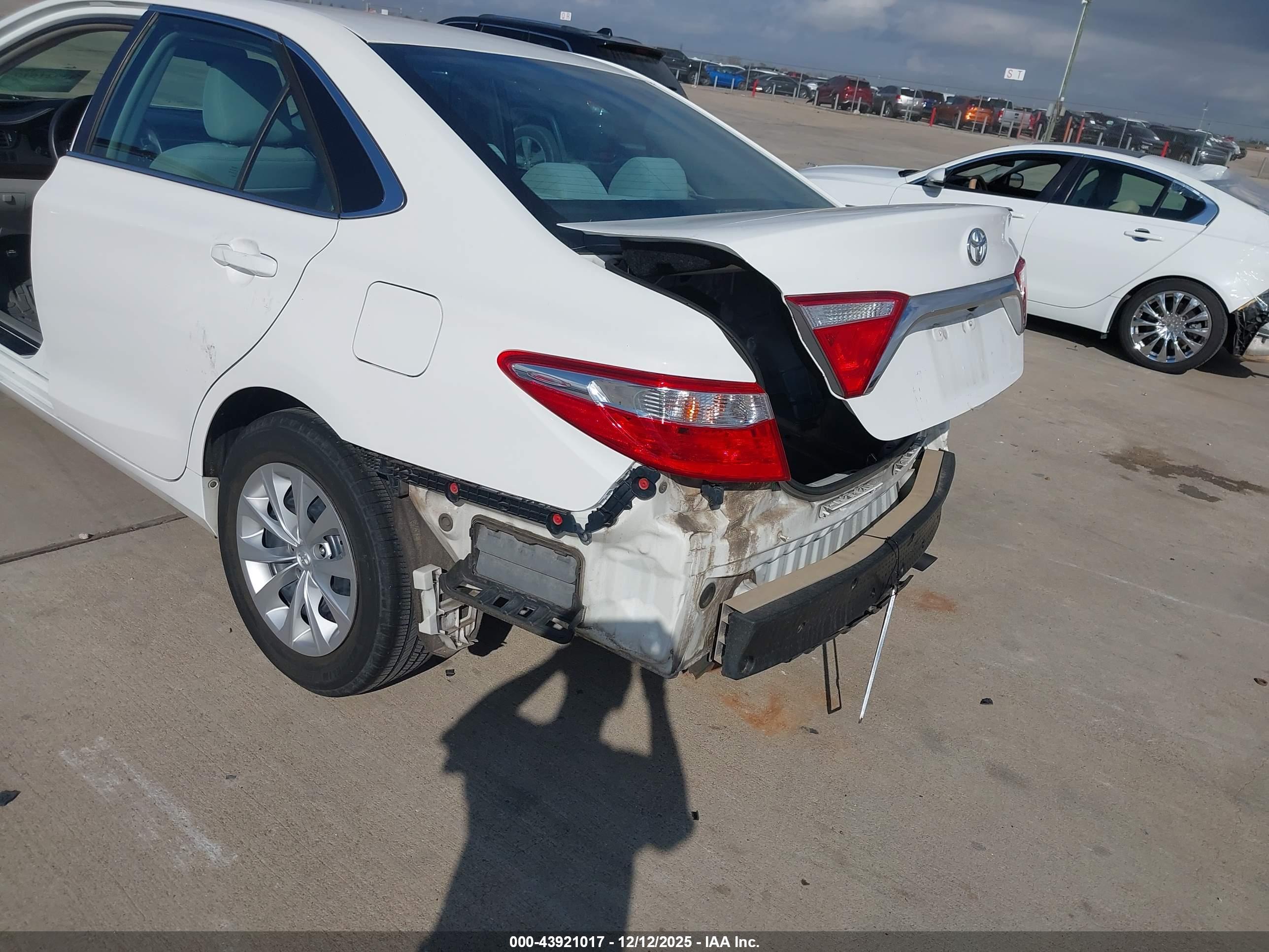 TOYOTA CAMRY image 6
