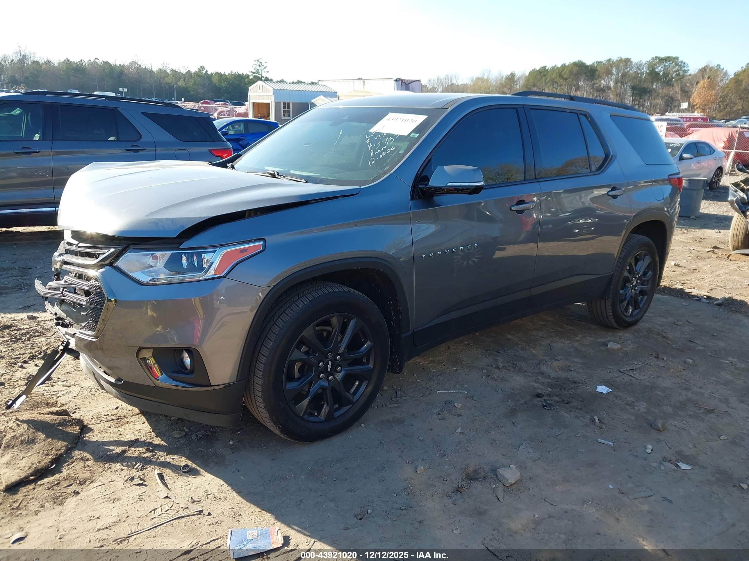 CHEVROLET TRAVERSE image 2
