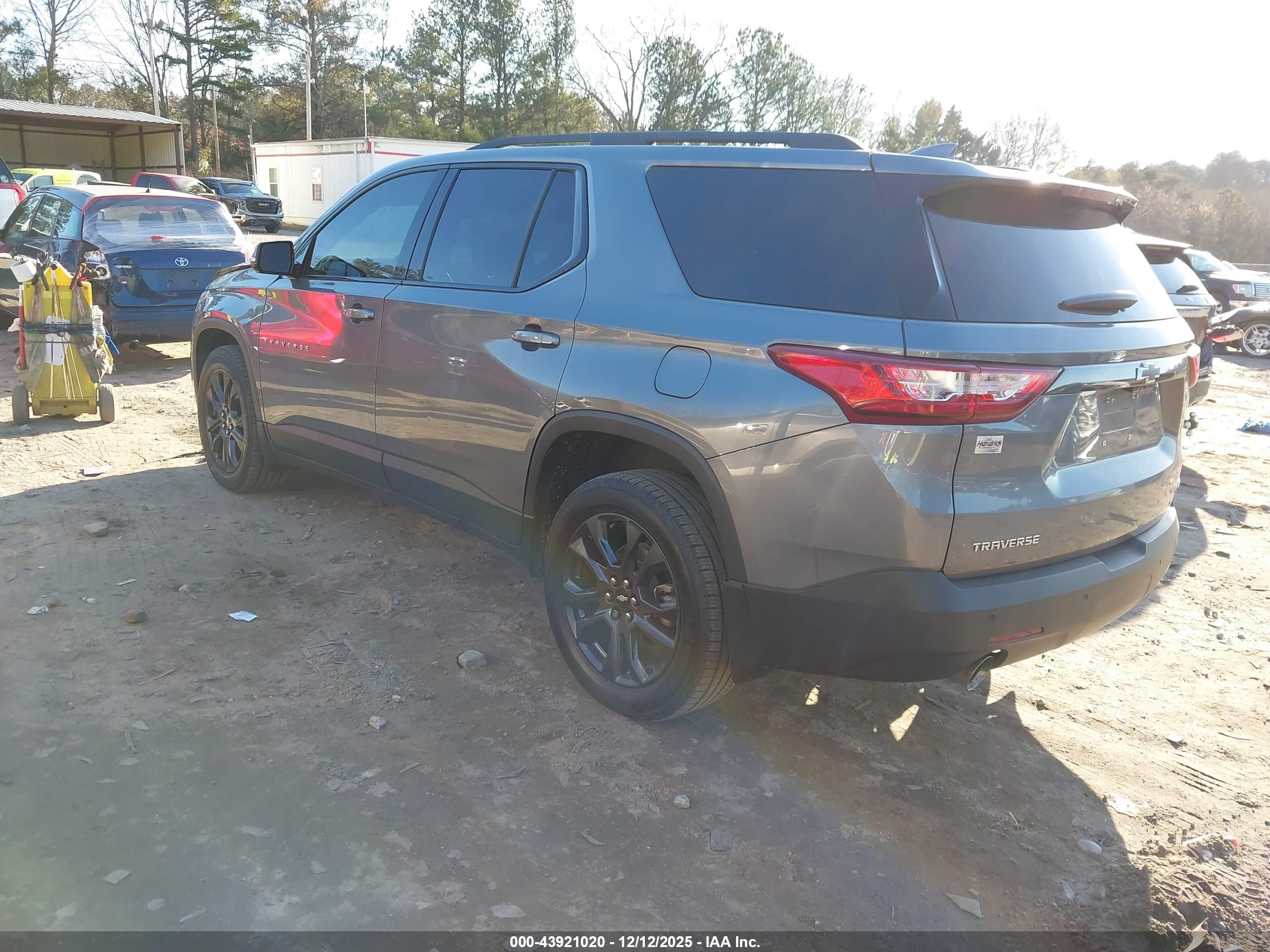 CHEVROLET TRAVERSE image 3