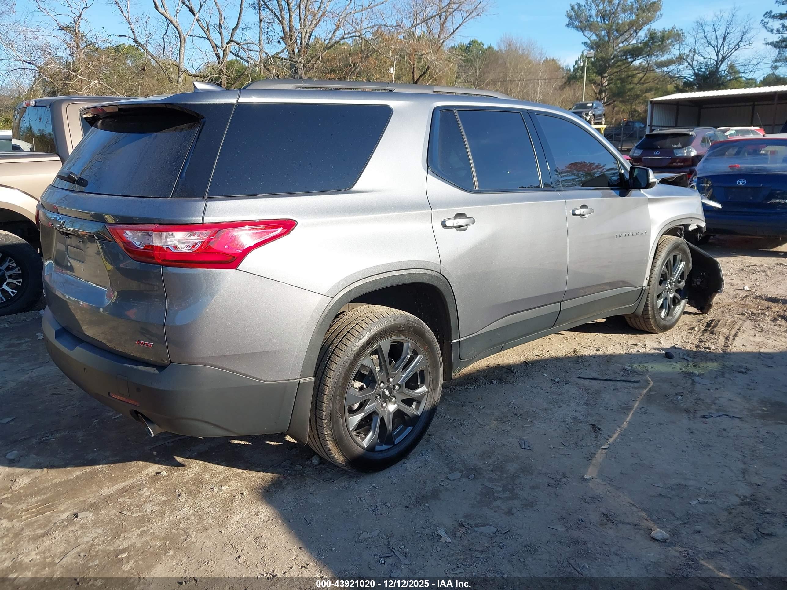 CHEVROLET TRAVERSE image 4