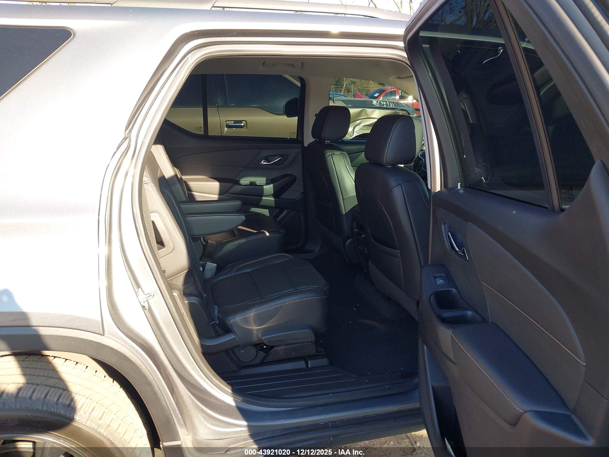 CHEVROLET TRAVERSE image 8