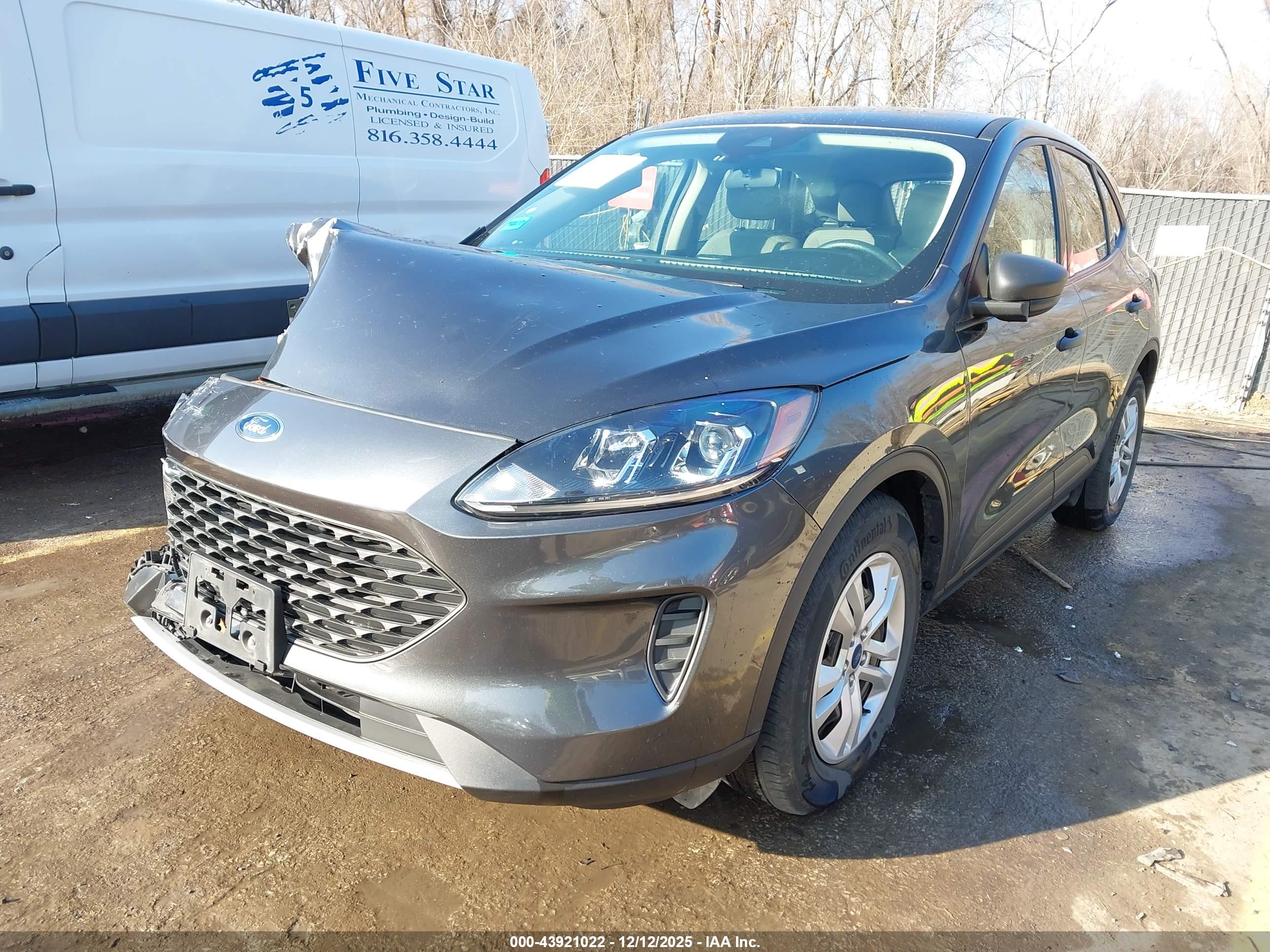 FORD ESCAPE image 2
