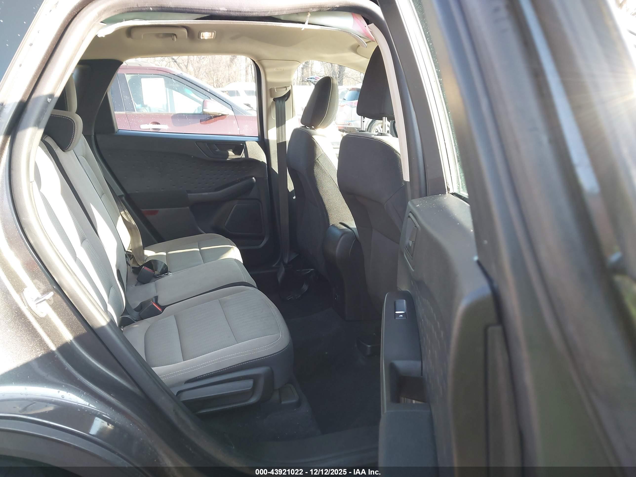 FORD ESCAPE image 8