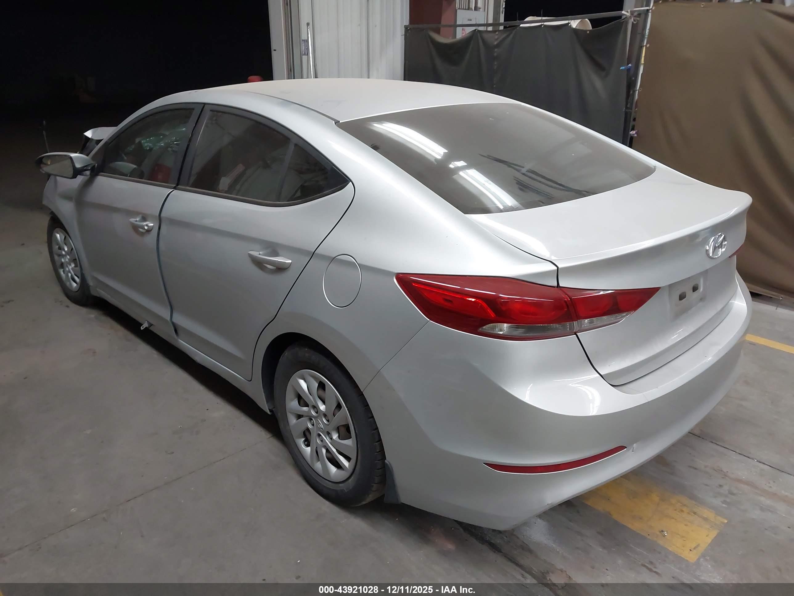 HYUNDAI ELANTRA image 3