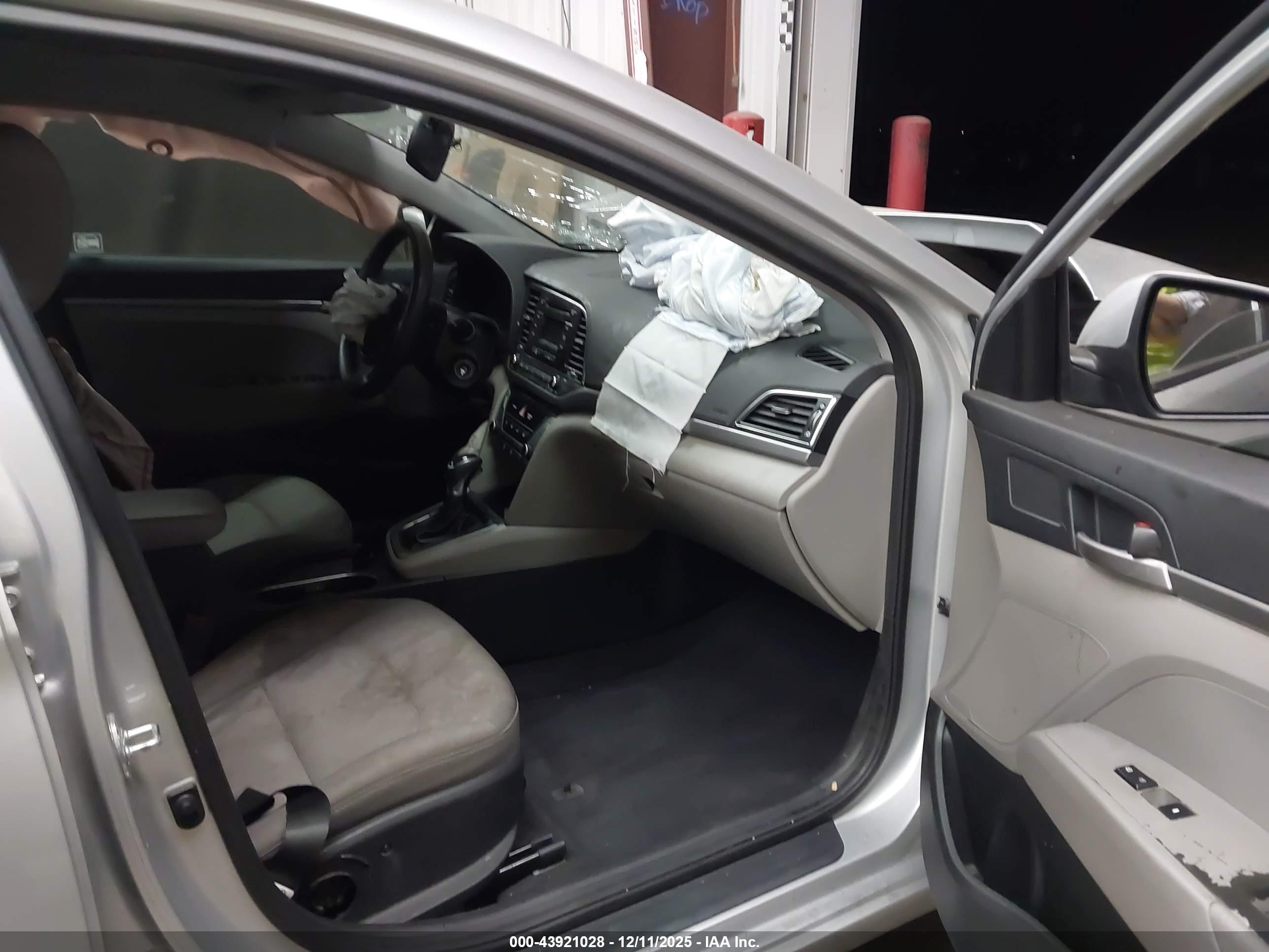 HYUNDAI ELANTRA image 5