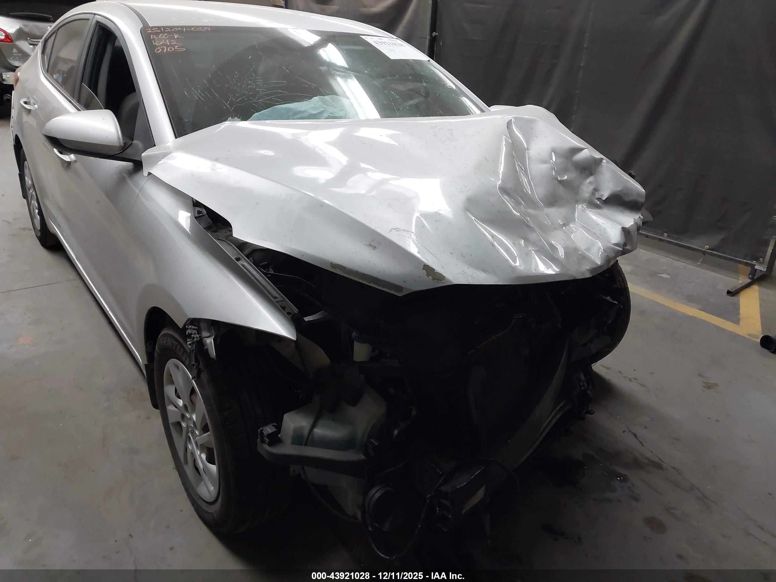 HYUNDAI ELANTRA image 6