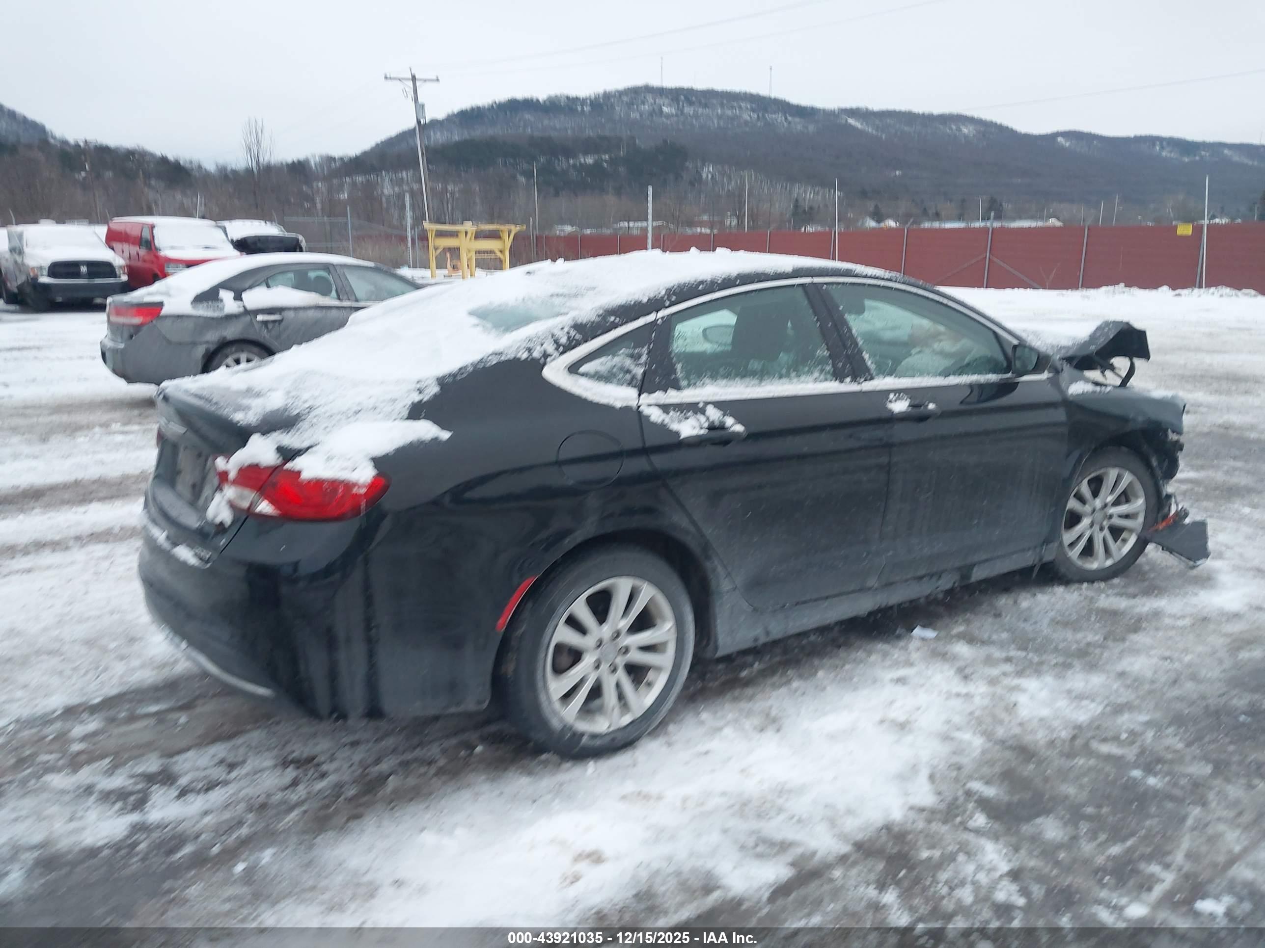 CHRYSLER 200 image 4