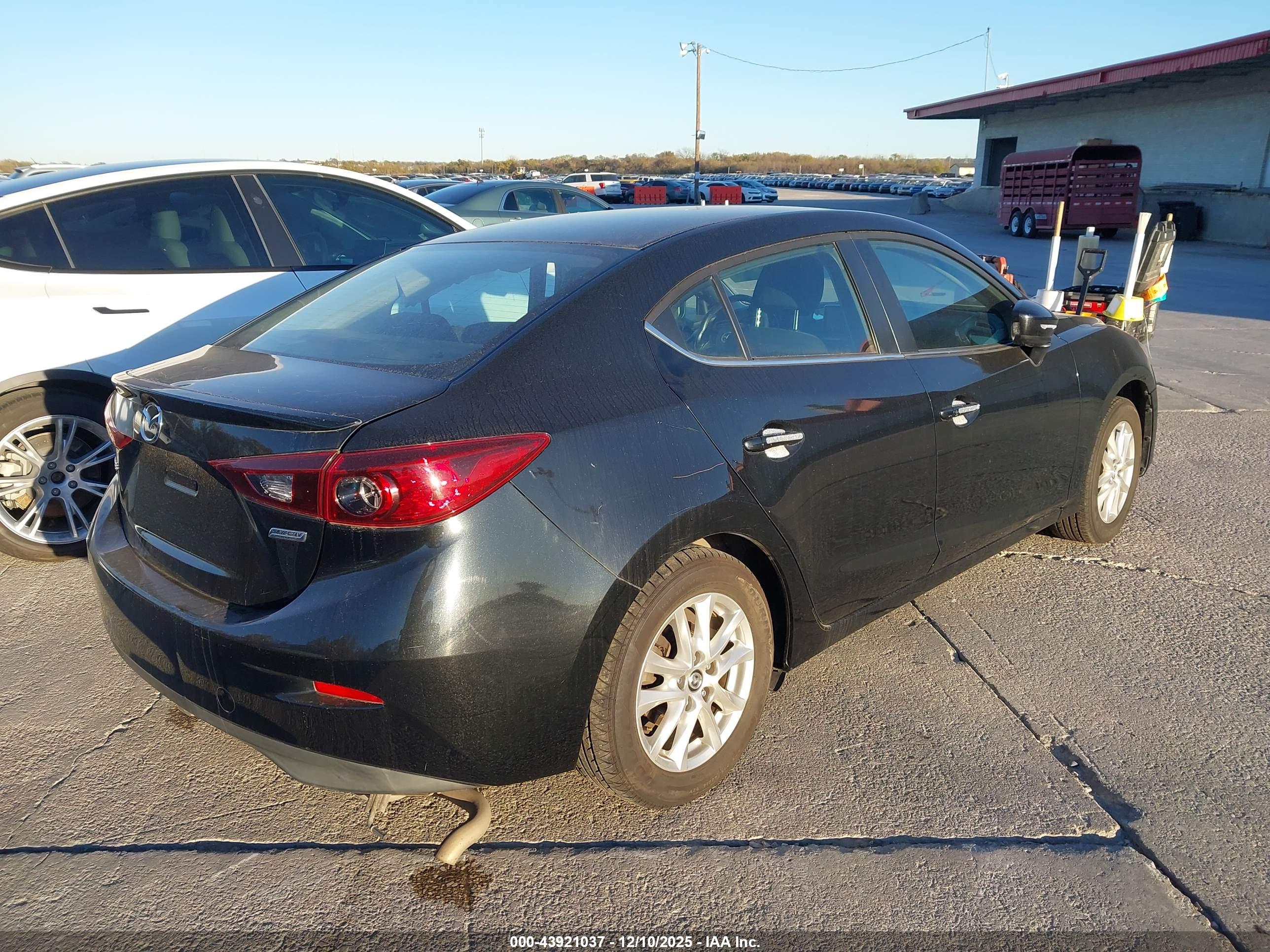 MAZDA MAZDA3 image 4