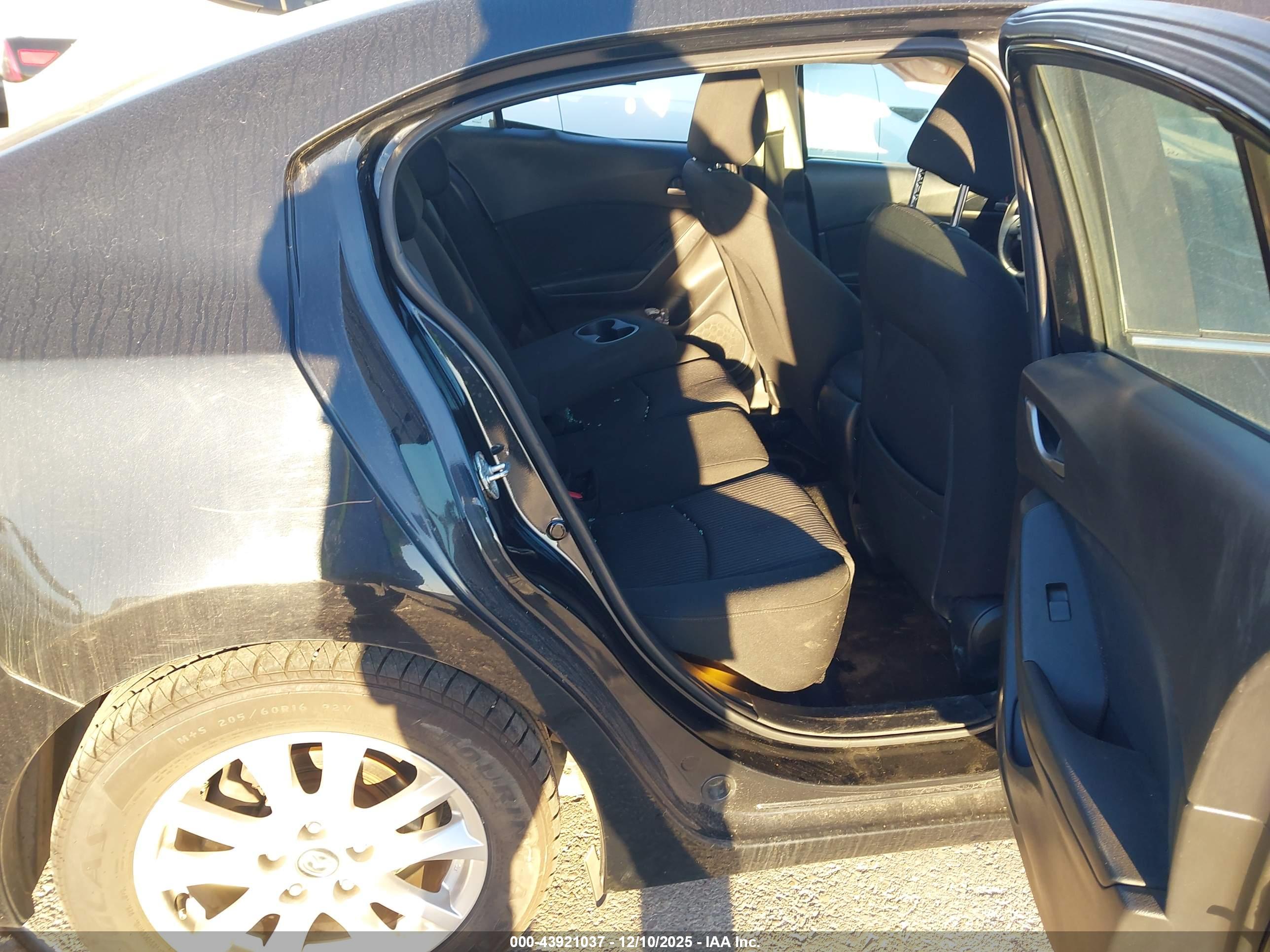 MAZDA MAZDA3 image 8