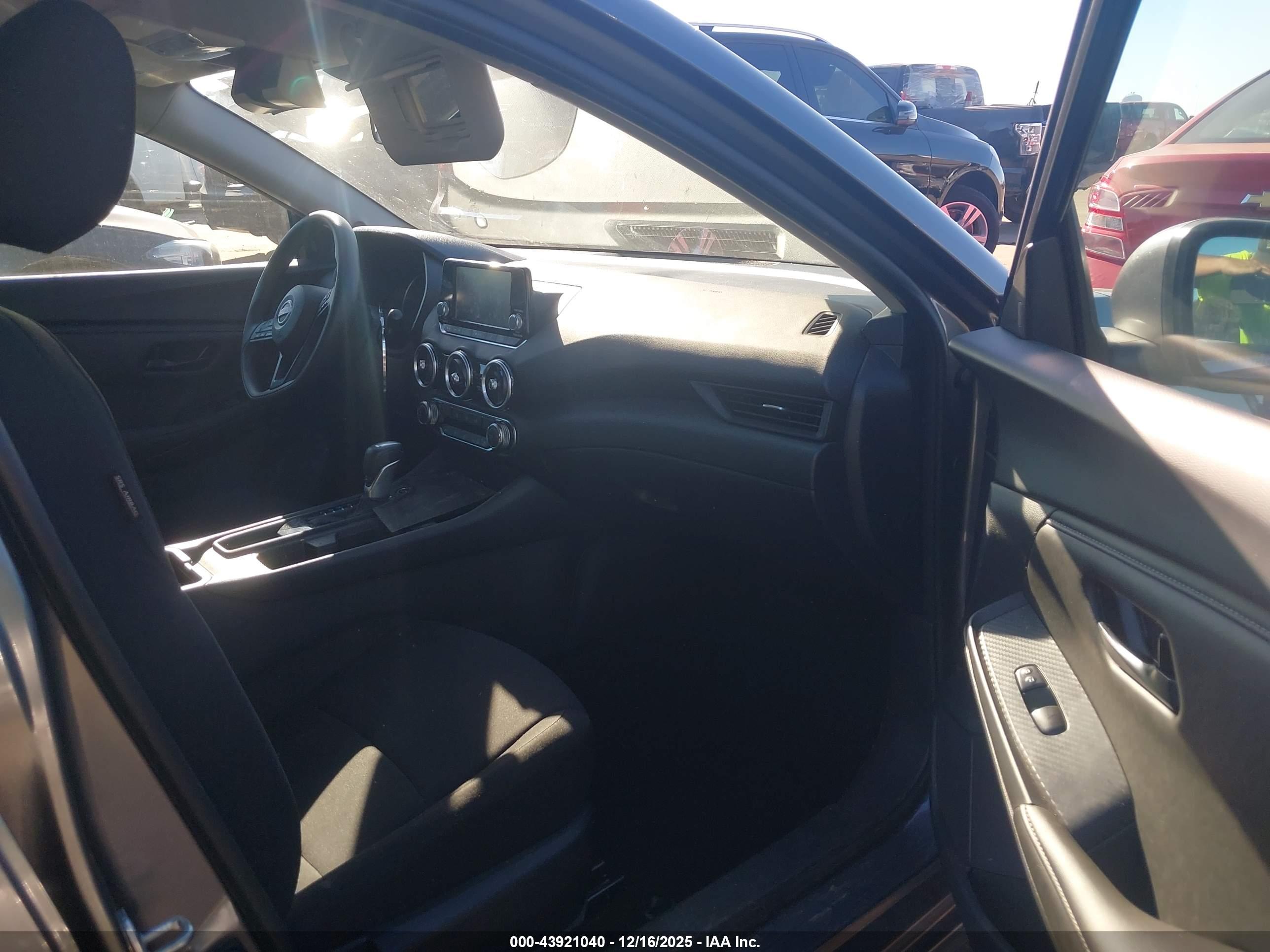 NISSAN SENTRA image 5