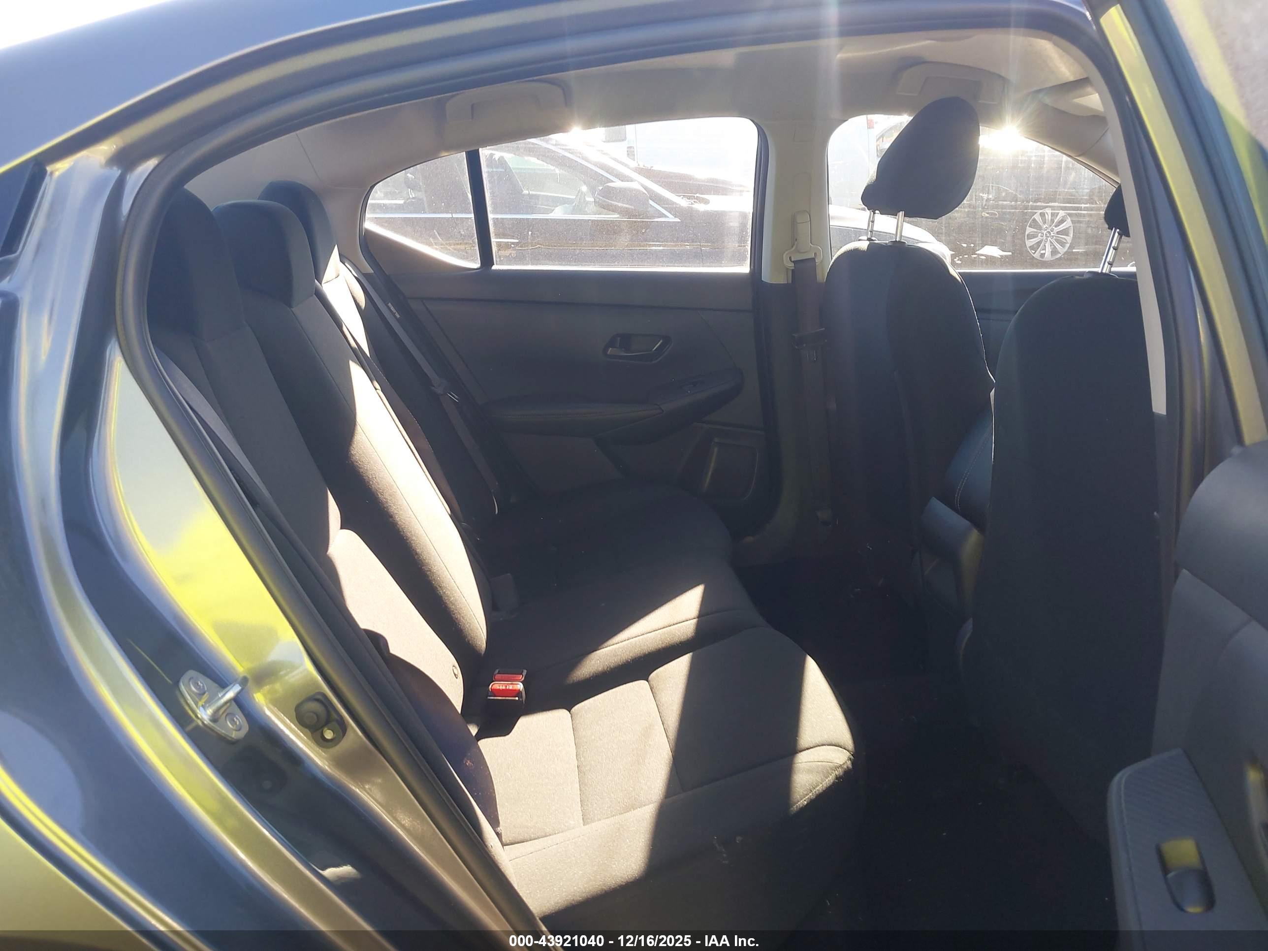 NISSAN SENTRA image 8