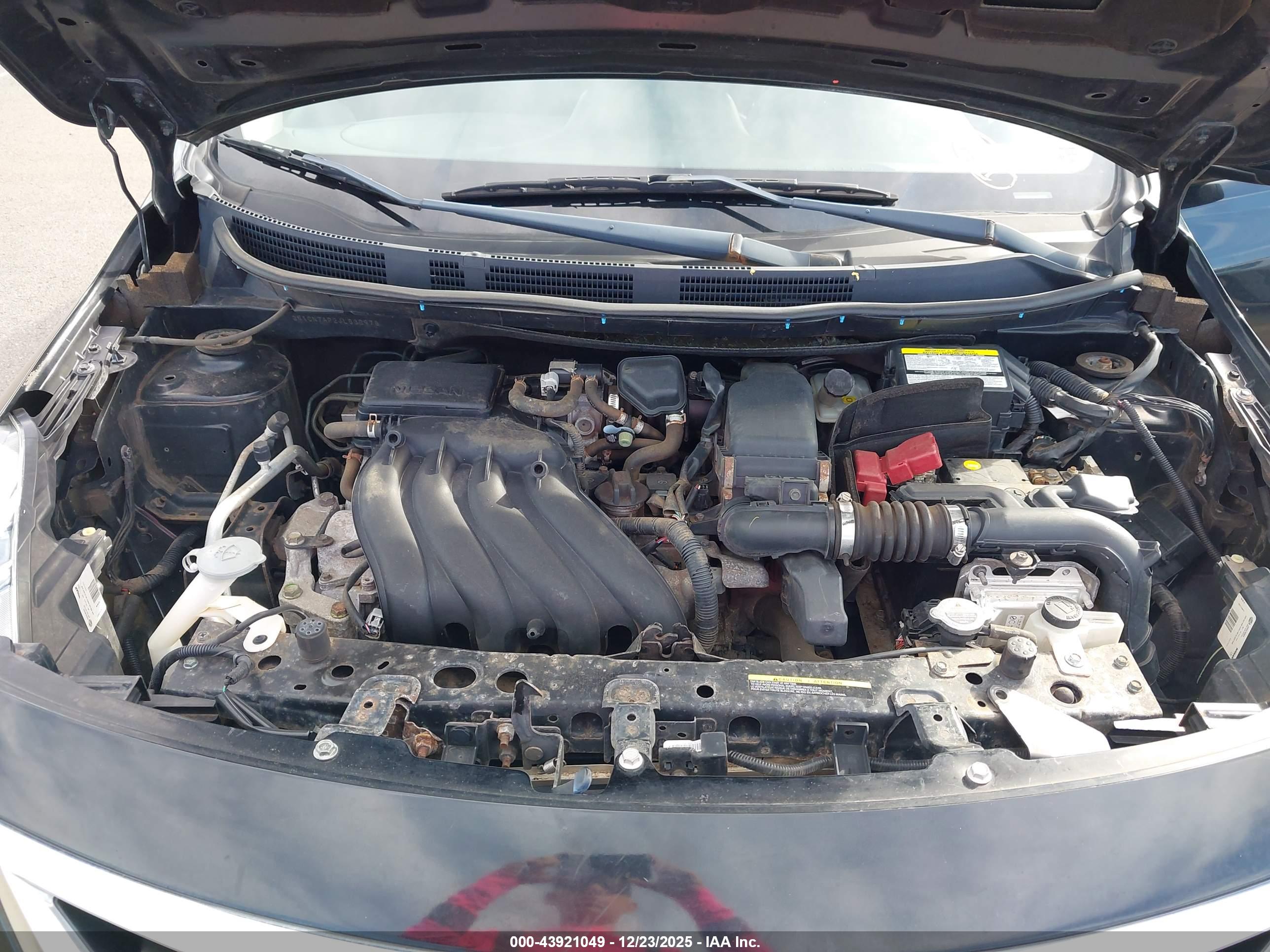 NISSAN VERSA image 10